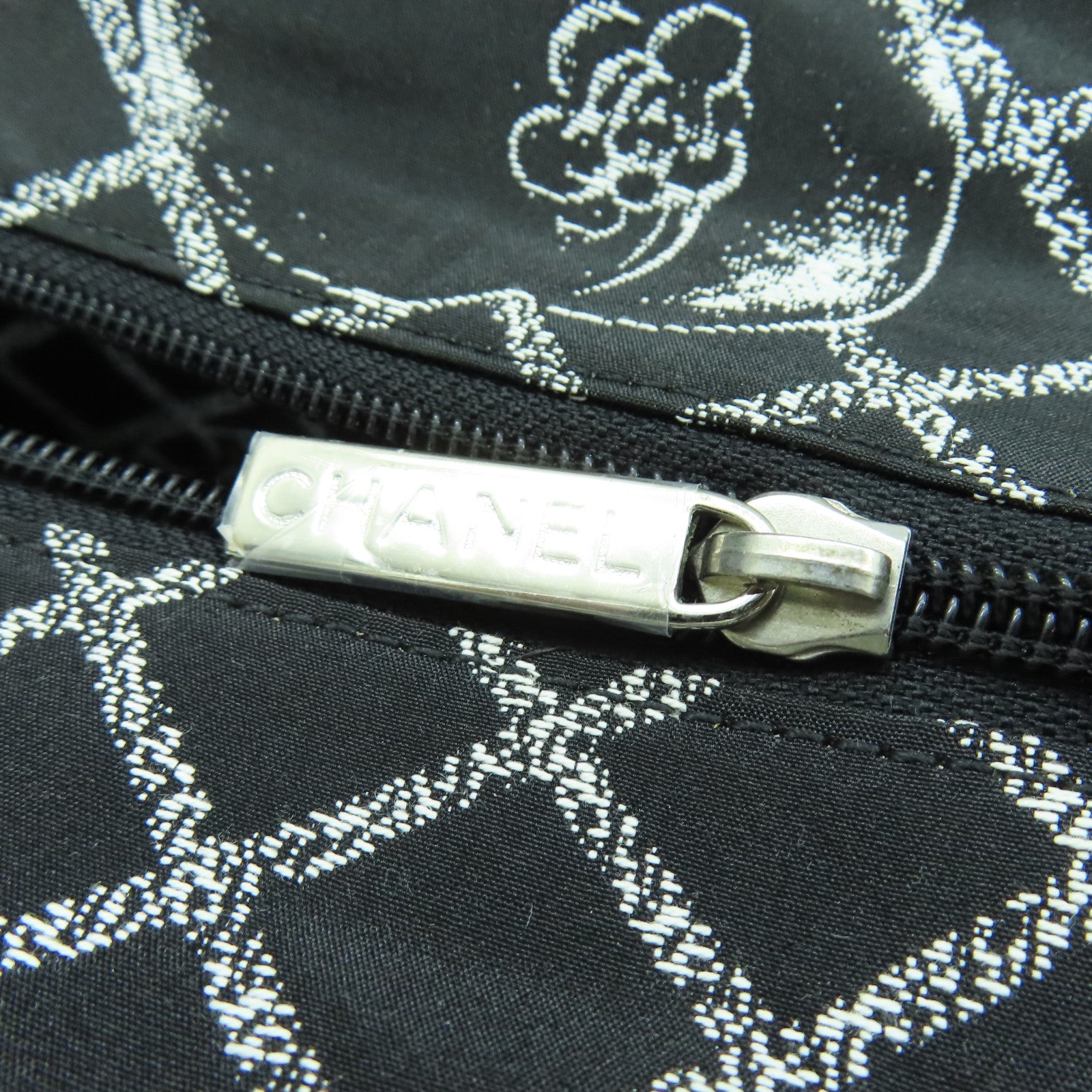 CHANEL 牛皮皮革Shoulder Bag銀扣肩背袋白色