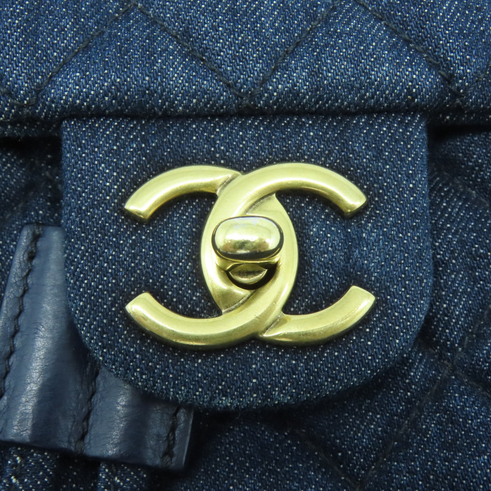 CHANEL 菱格牛仔布Backpack金扣背包藍色