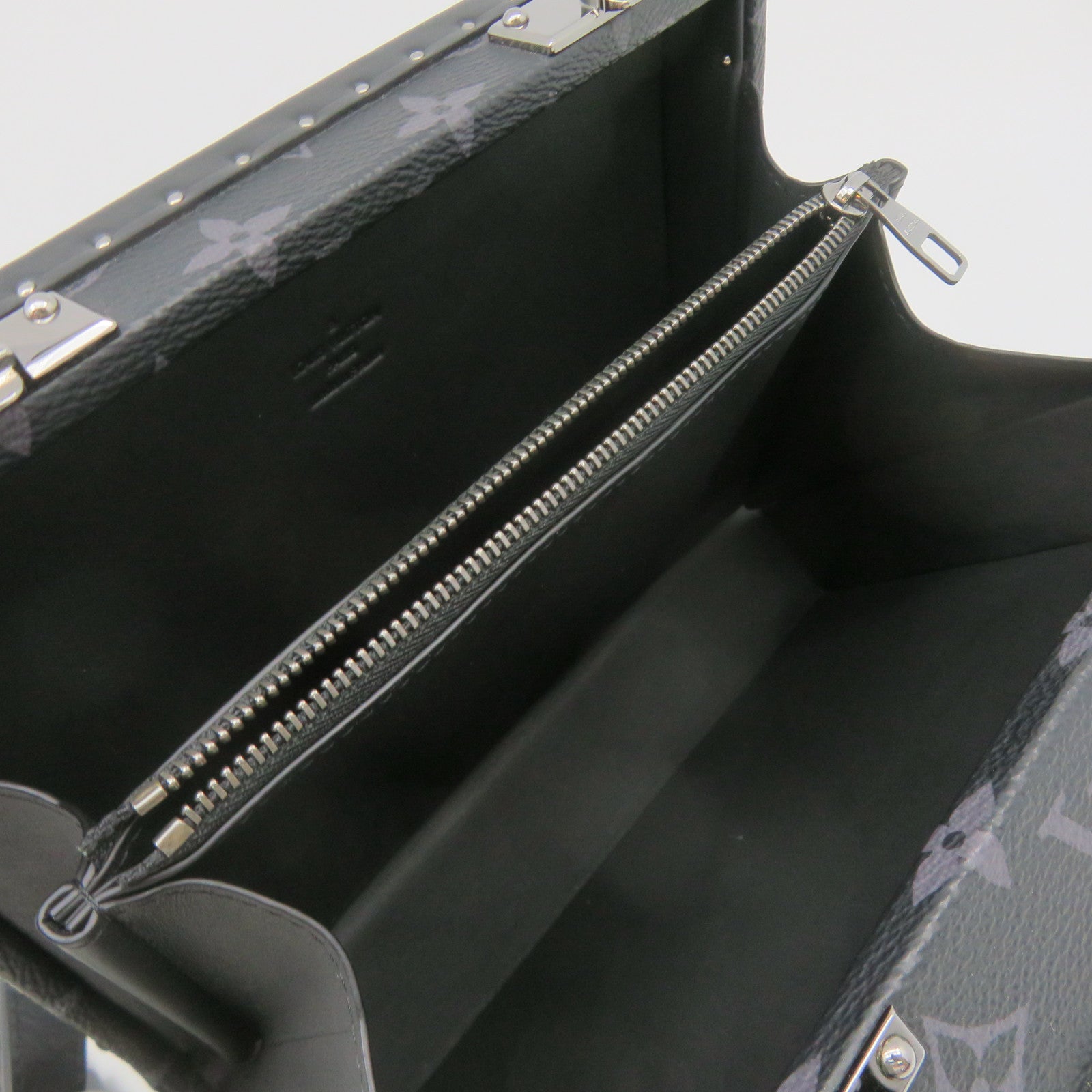LOUIS VUITTON Mono Eclipse Clutch Box Shoulder Bag肩背袋黑色