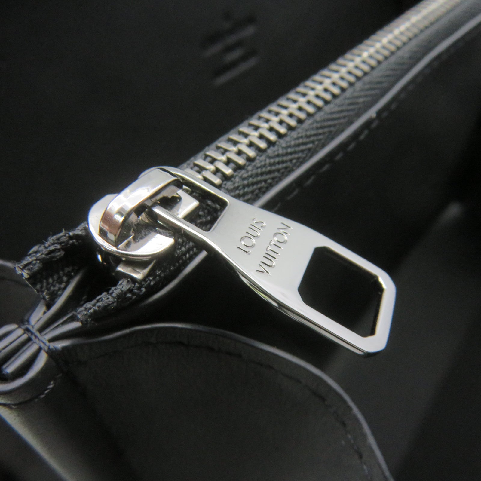 LOUIS VUITTON Mono Eclipse Clutch Box Shoulder Bag肩背袋黑色