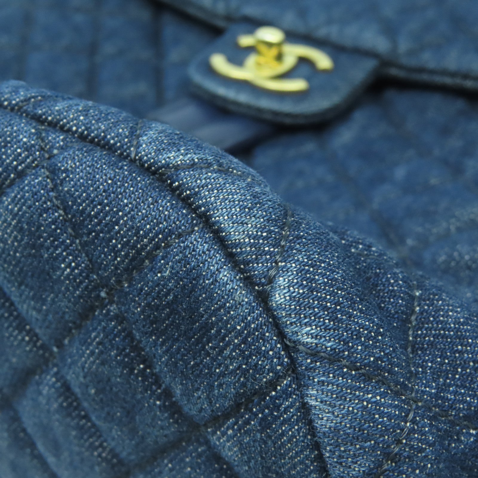 CHANEL 菱格牛仔布Backpack金扣背包藍色