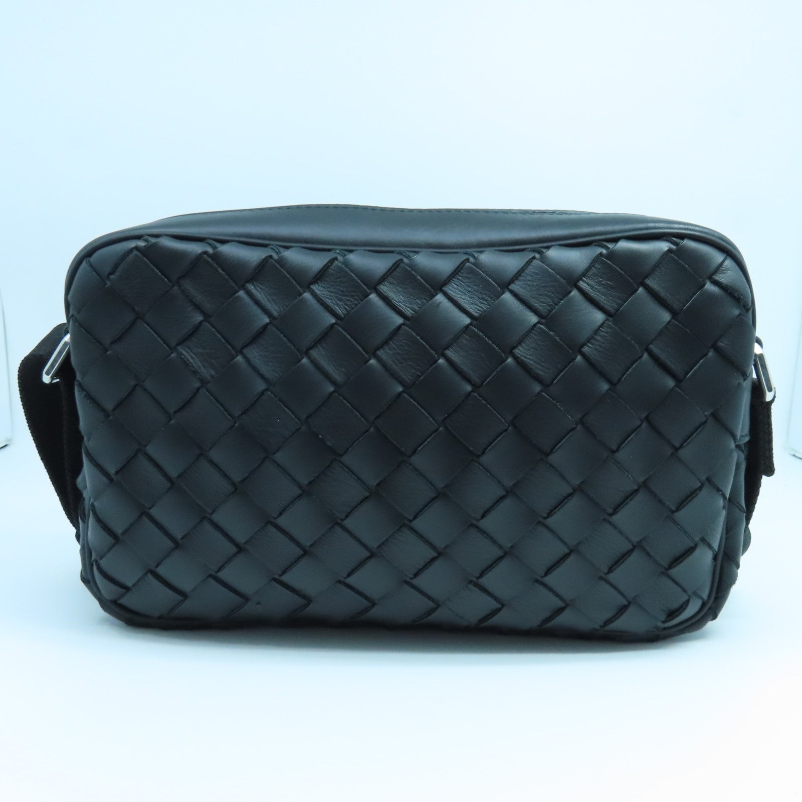 BOTTEGA VENETA 織紋皮革Small Intrecciato Camera Bag銀扣肩背袋黑色