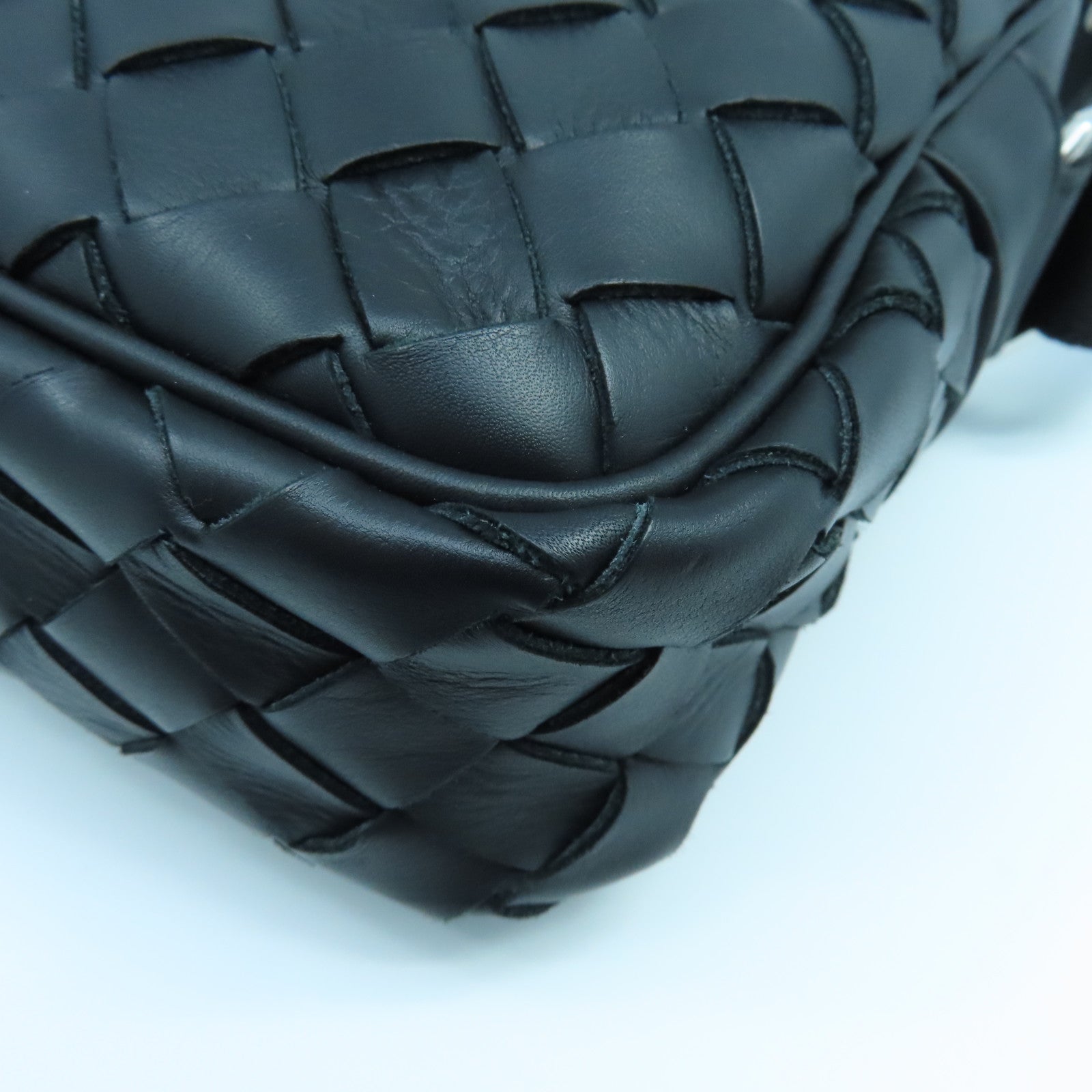 BOTTEGA VENETA 織紋皮革Small Intrecciato Camera Bag銀扣肩背袋黑色