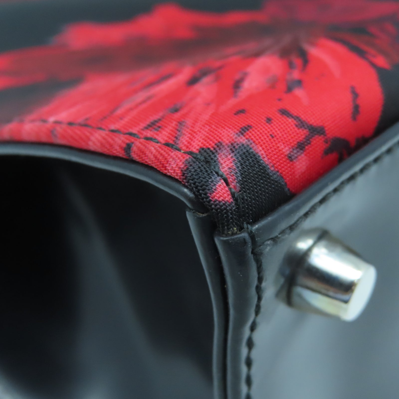 PRADA 尼龍Hand Bag銀扣手挽袋黑色