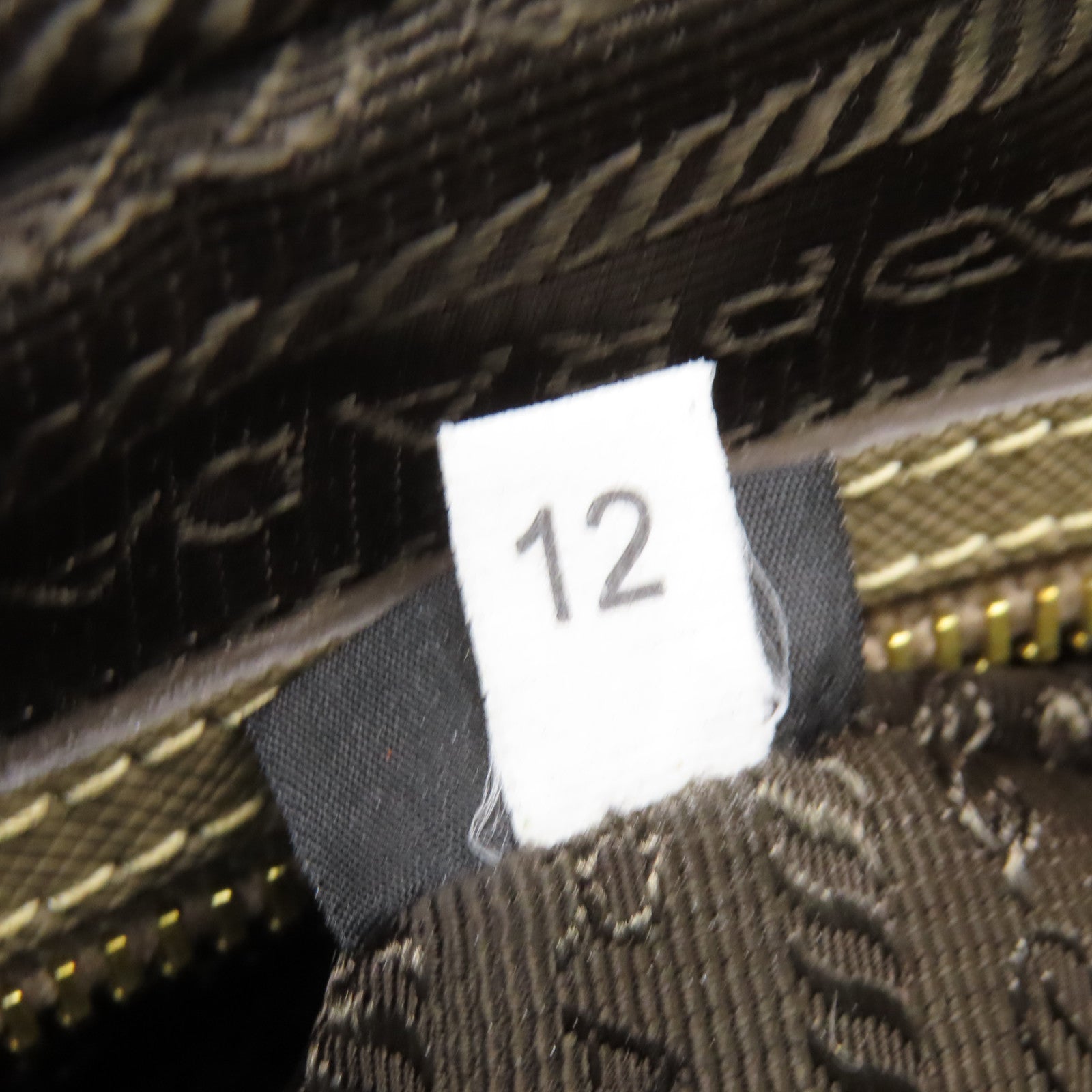 PRADA 牛皮皮革Handbag金扣手挽袋米色