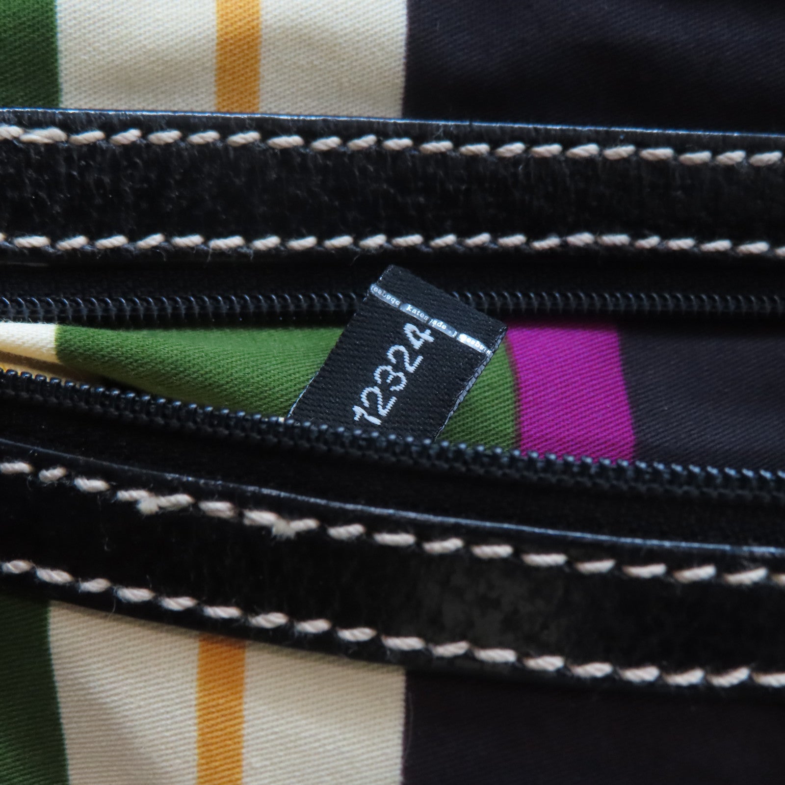 Kate Spade 牛皮皮革Handbag金扣手挽袋黑色