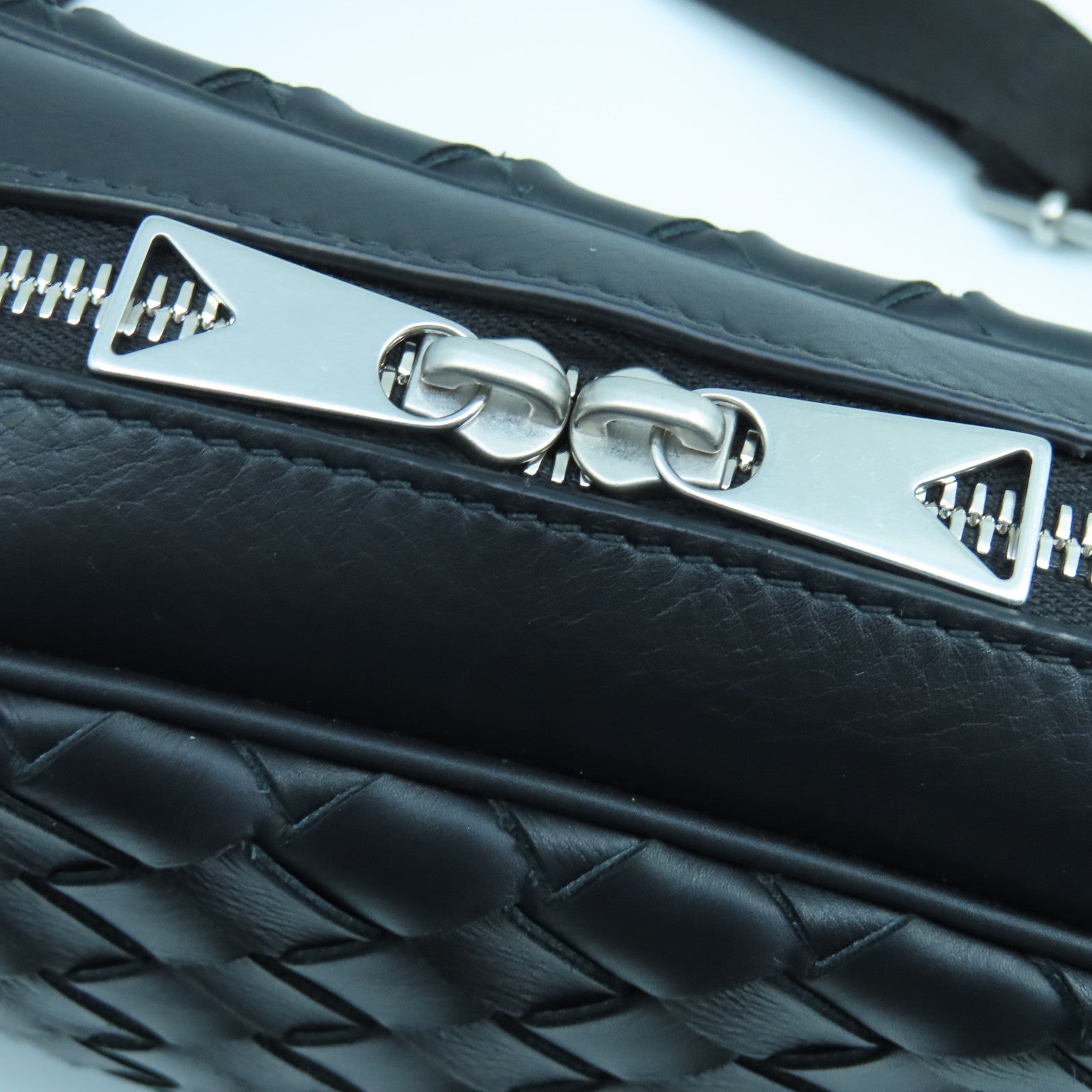 BOTTEGA VENETA 織紋皮革Small Intrecciato Camera Bag銀扣肩背袋黑色