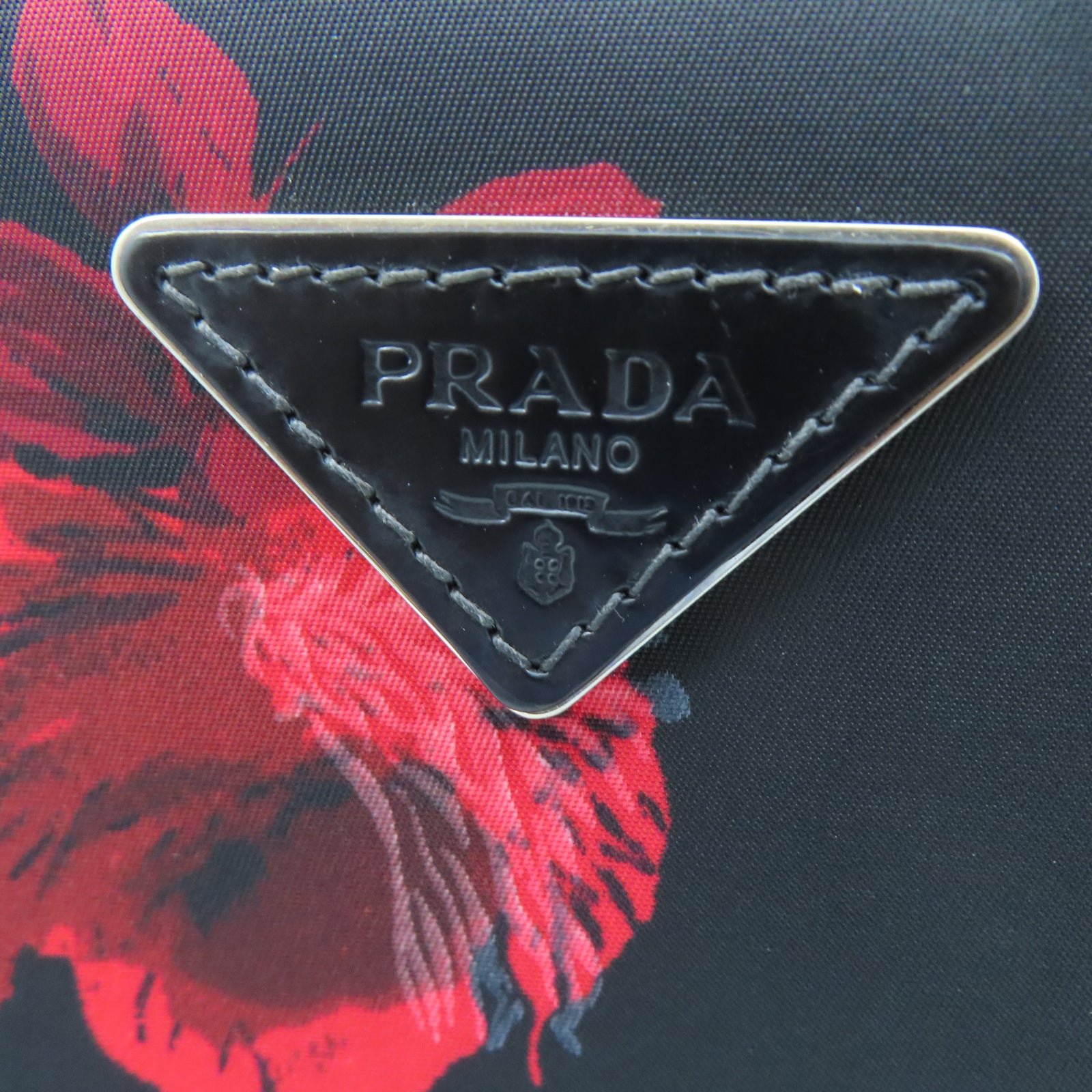 PRADA 尼龍Hand Bag銀扣手挽袋黑色