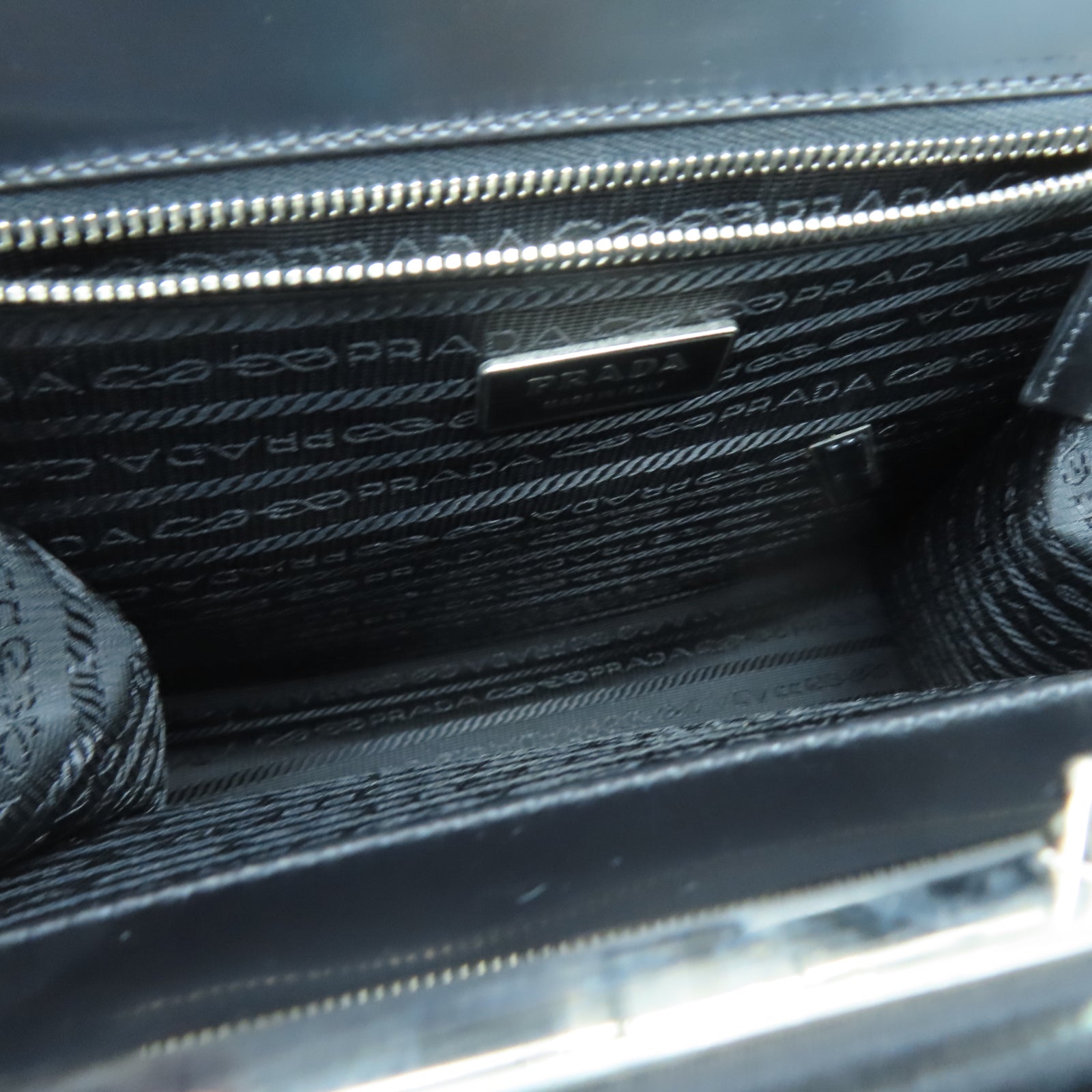 PRADA 尼龍Hand Bag銀扣手挽袋黑色