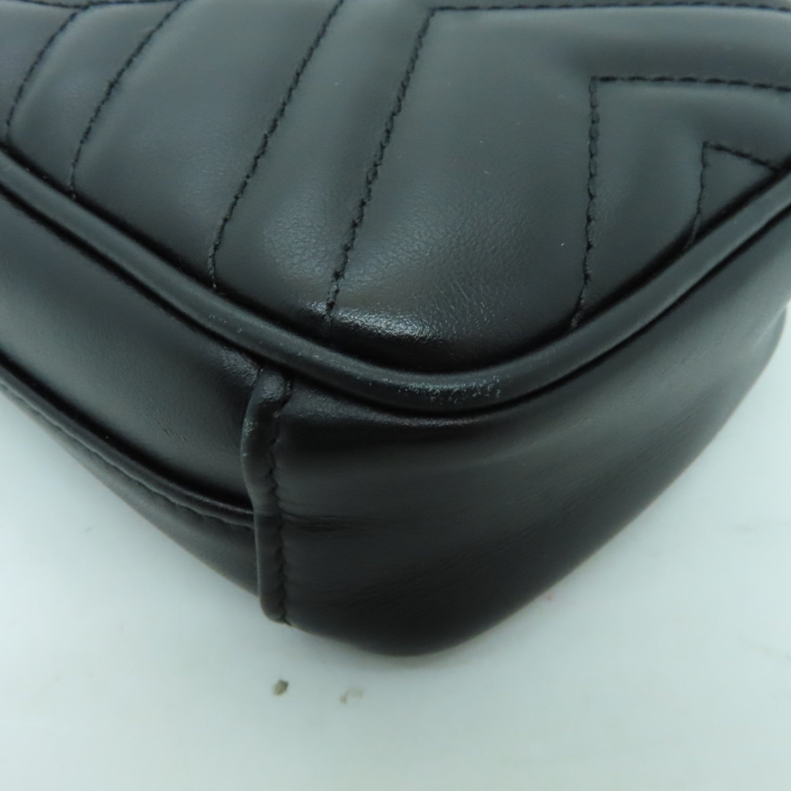 GUCCI 羊皮皮革GG Marmont Mini金扣鏈帶肩背袋黑色