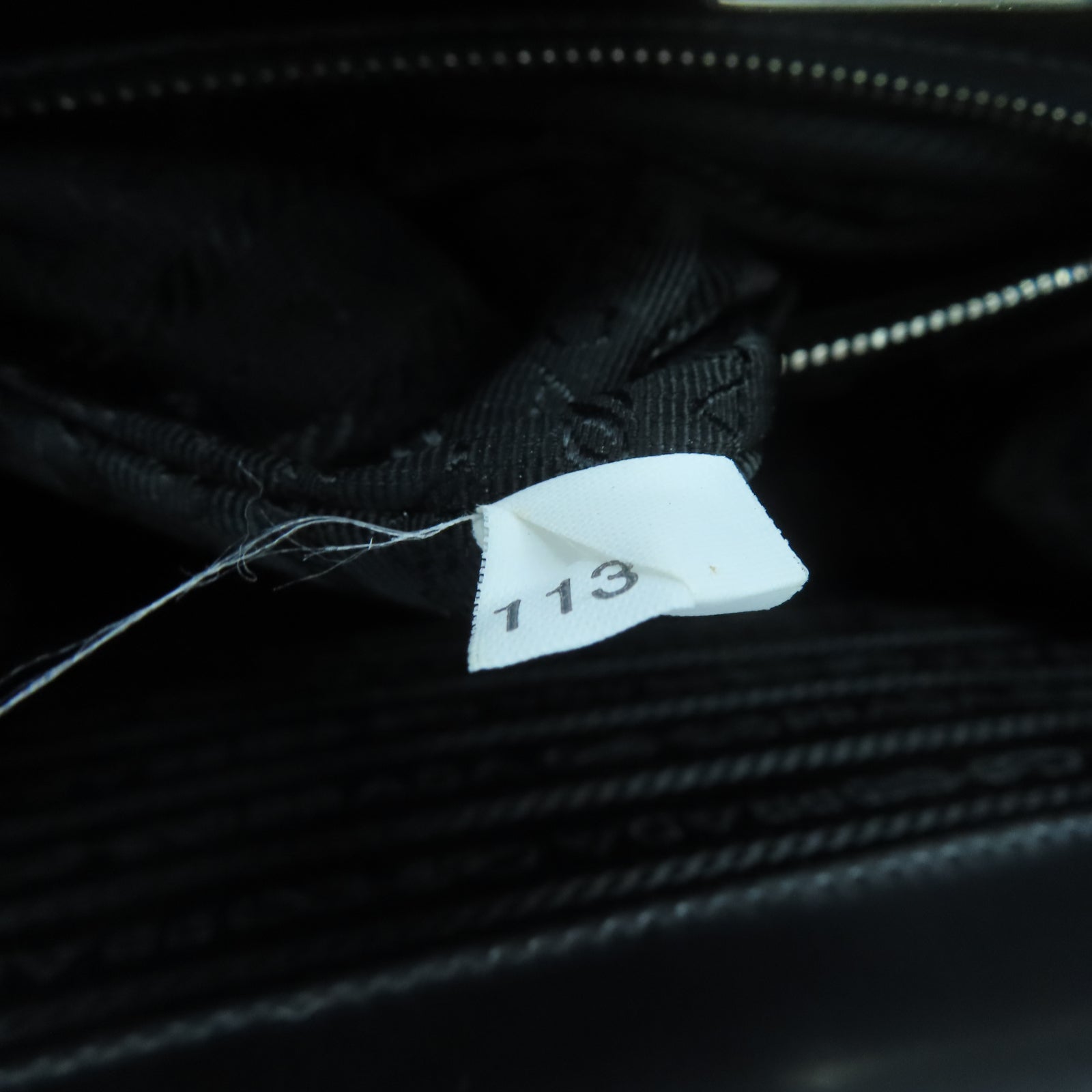 PRADA 尼龍Hand Bag銀扣手挽袋黑色