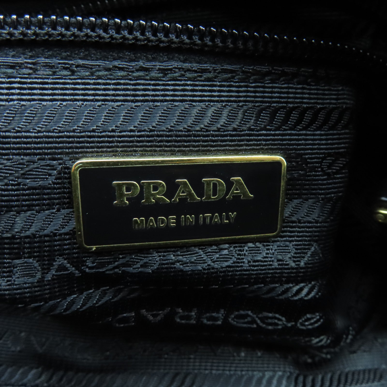 PRADA 尼龍Handbag金扣手挽袋黑色