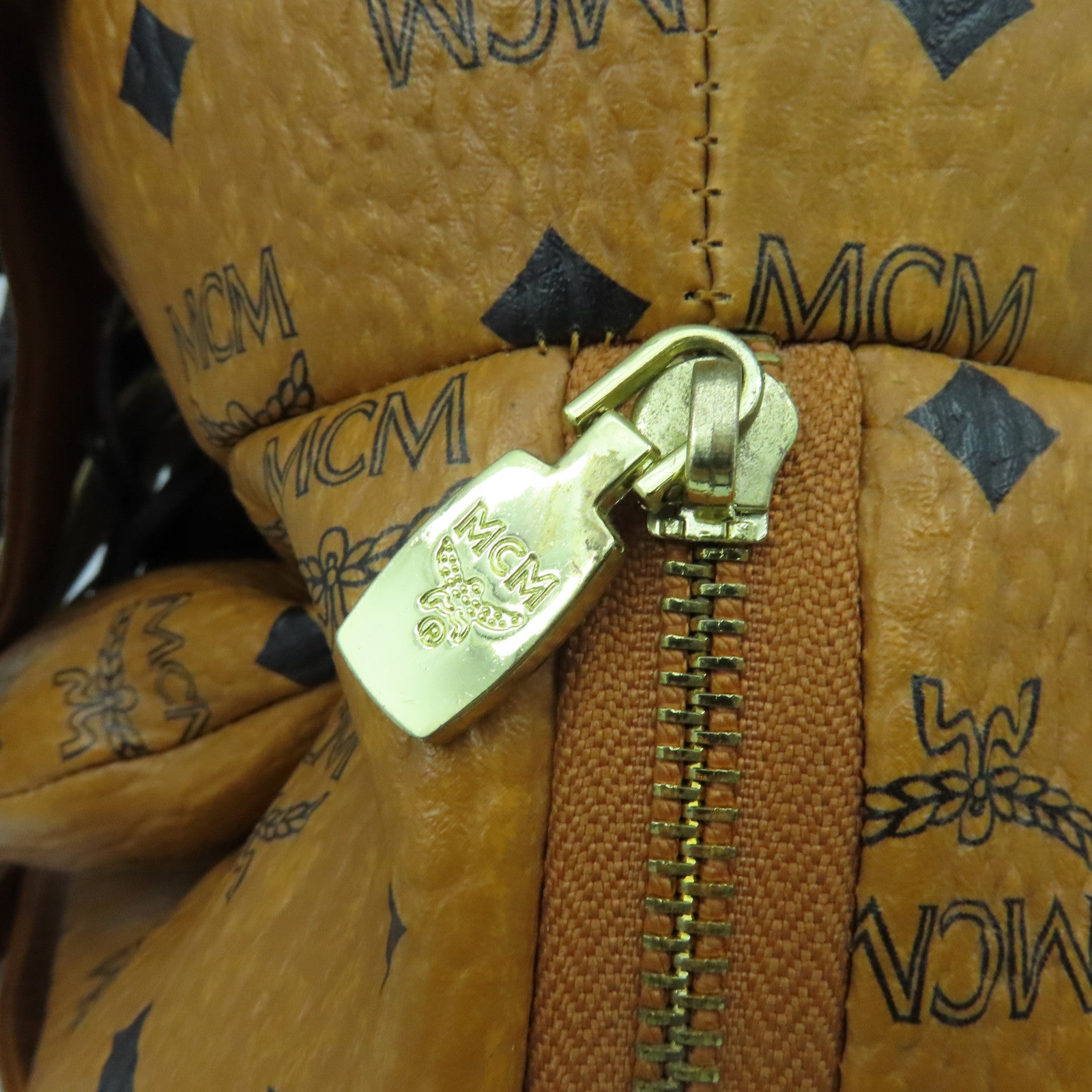 MCM 牛皮皮革Backpack金扣背包啡色