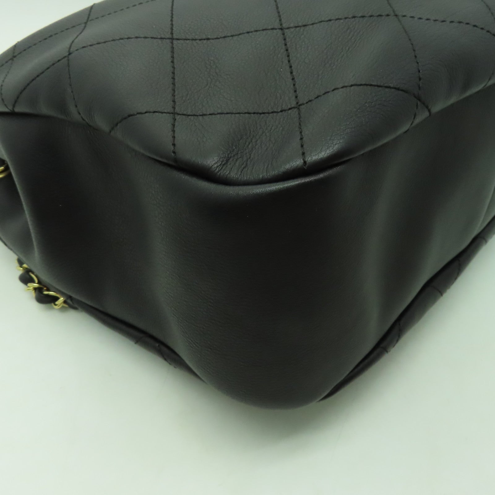 CHANEL 牛皮皮革Bucket金扣手挽肩背兩用袋黑色