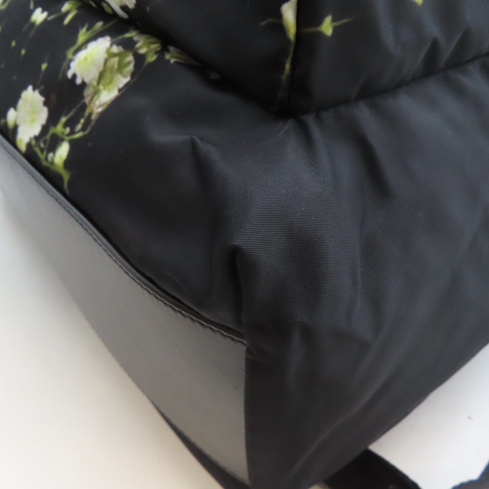 GIVENCHY 尼龍Backpack銀扣背包黑色