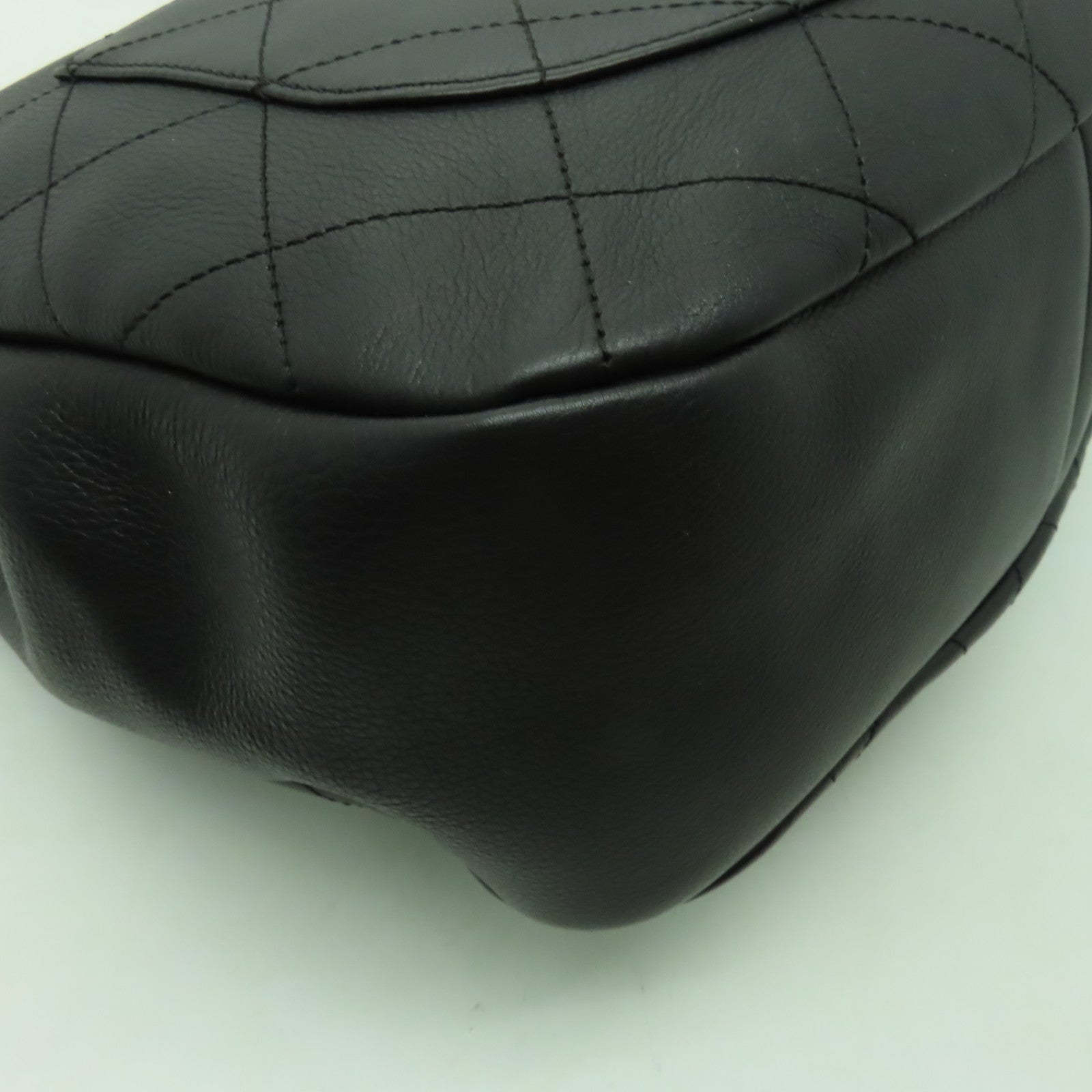 CHANEL 牛皮皮革Bucket金扣手挽肩背兩用袋黑色