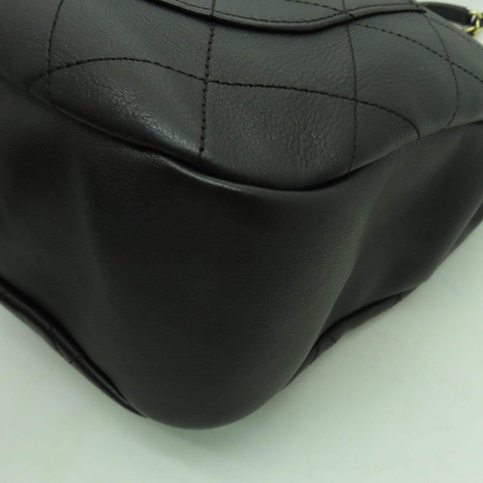 CHANEL 牛皮皮革Bucket金扣手挽肩背兩用袋黑色