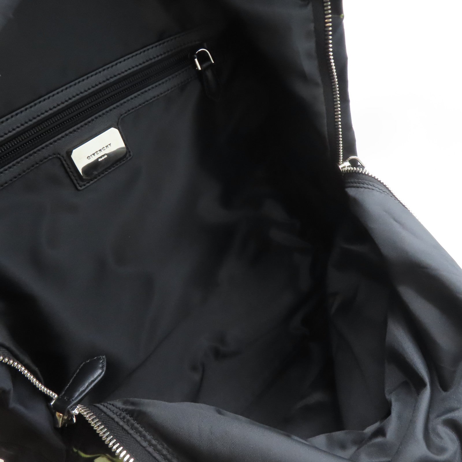 GIVENCHY 尼龍Backpack銀扣背包黑色