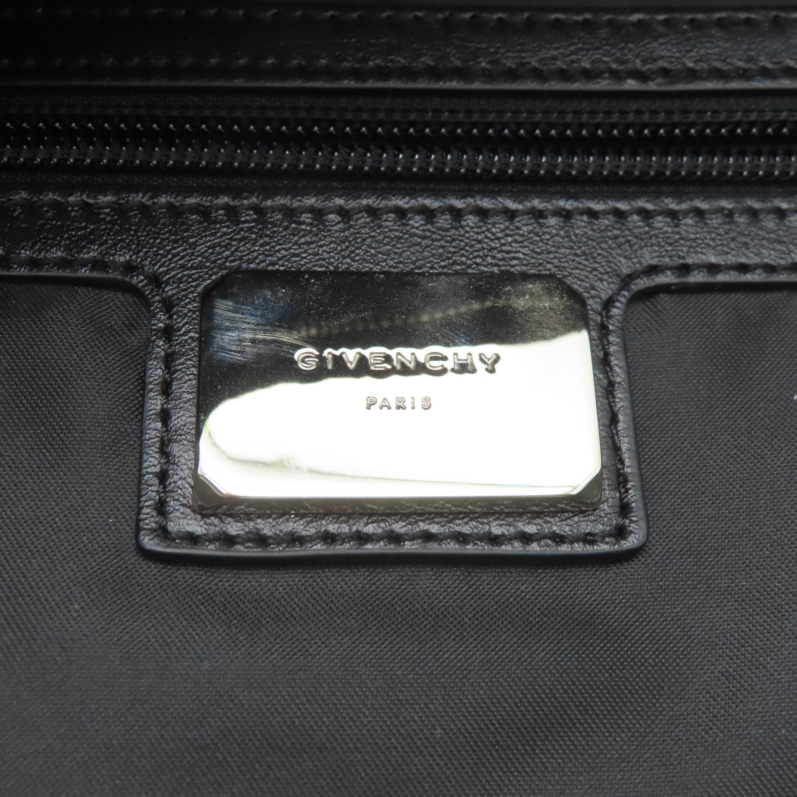 GIVENCHY 尼龍Backpack銀扣背包黑色