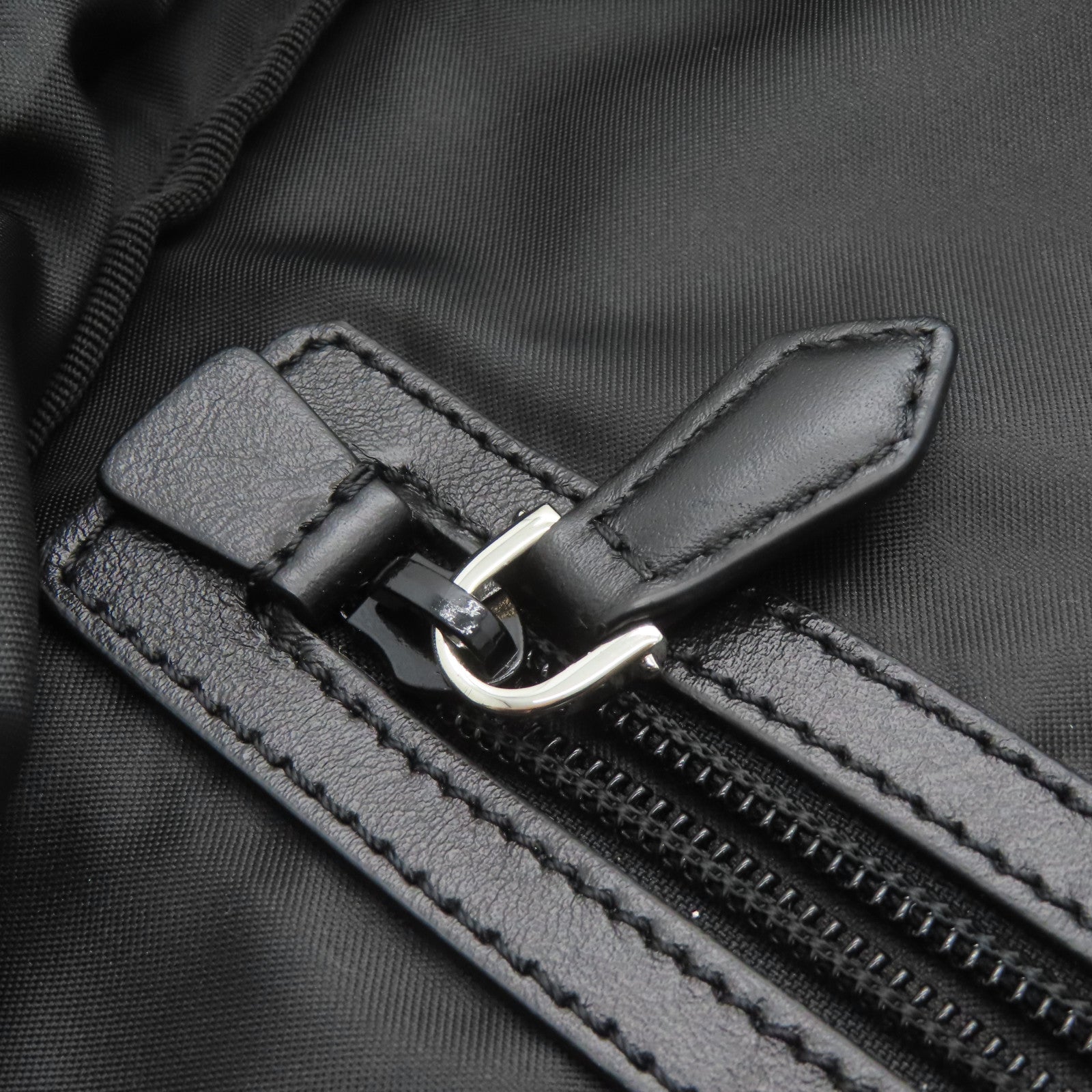 GIVENCHY 尼龍Backpack銀扣背包黑色