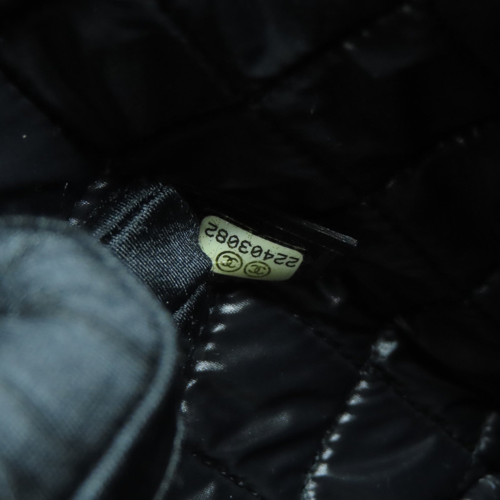 CHANEL 菱格羊皮皮革Pouch銀扣小袋黑色