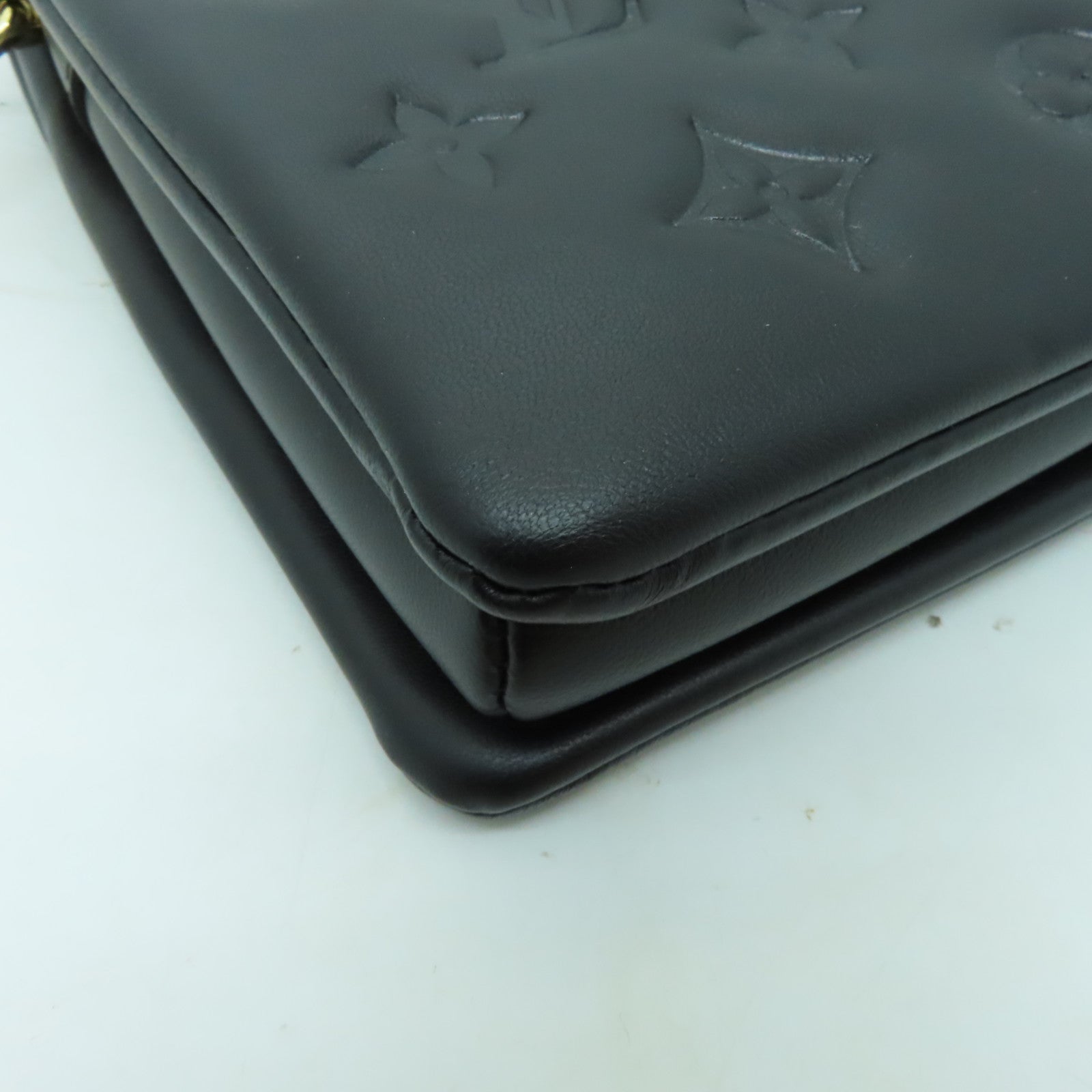 LOUIS VUITTON 【激減優惠】羊皮皮革Coussin PM金扣手挽肩背兩用袋黑色
