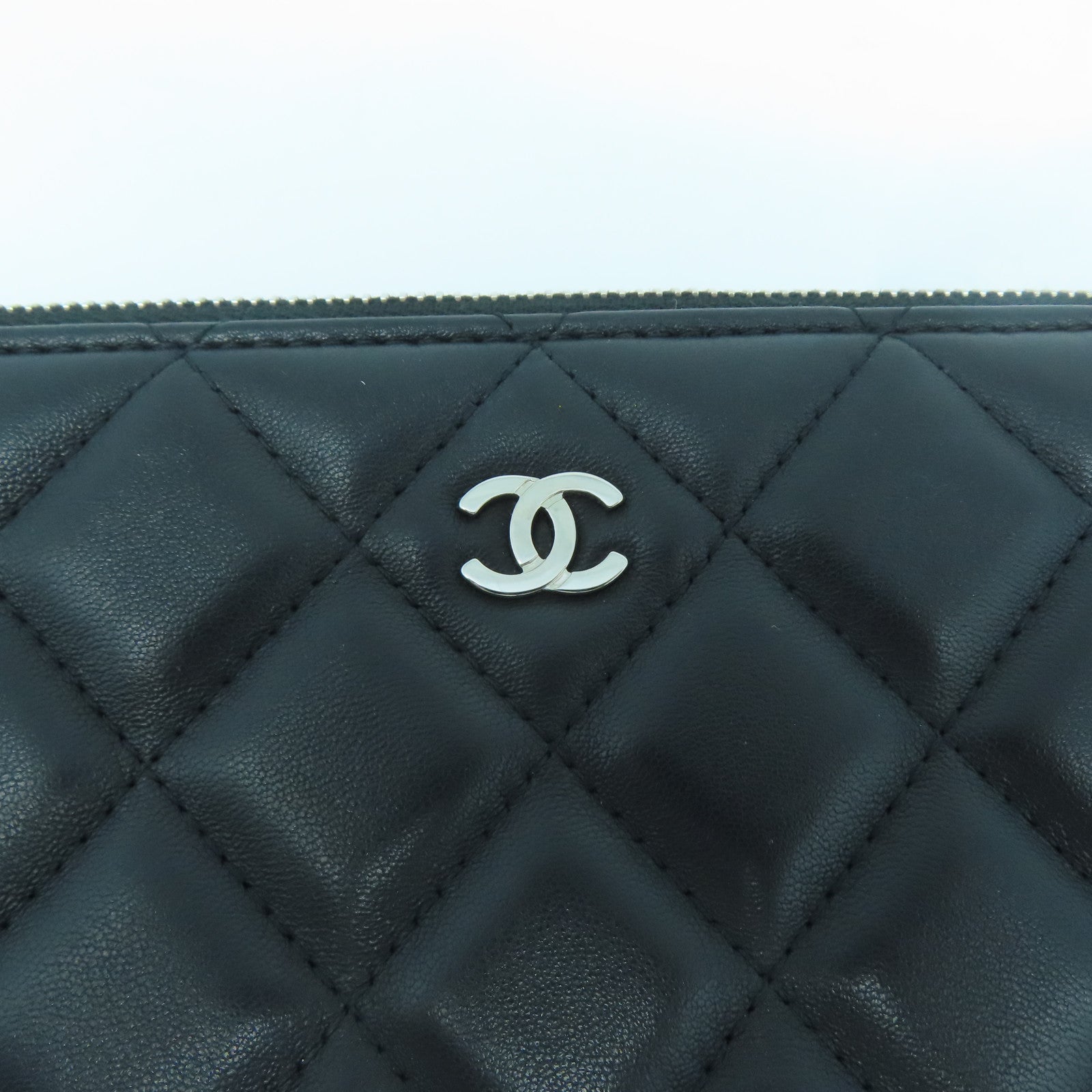 CHANEL 菱格羊皮皮革Pouch銀扣小袋黑色