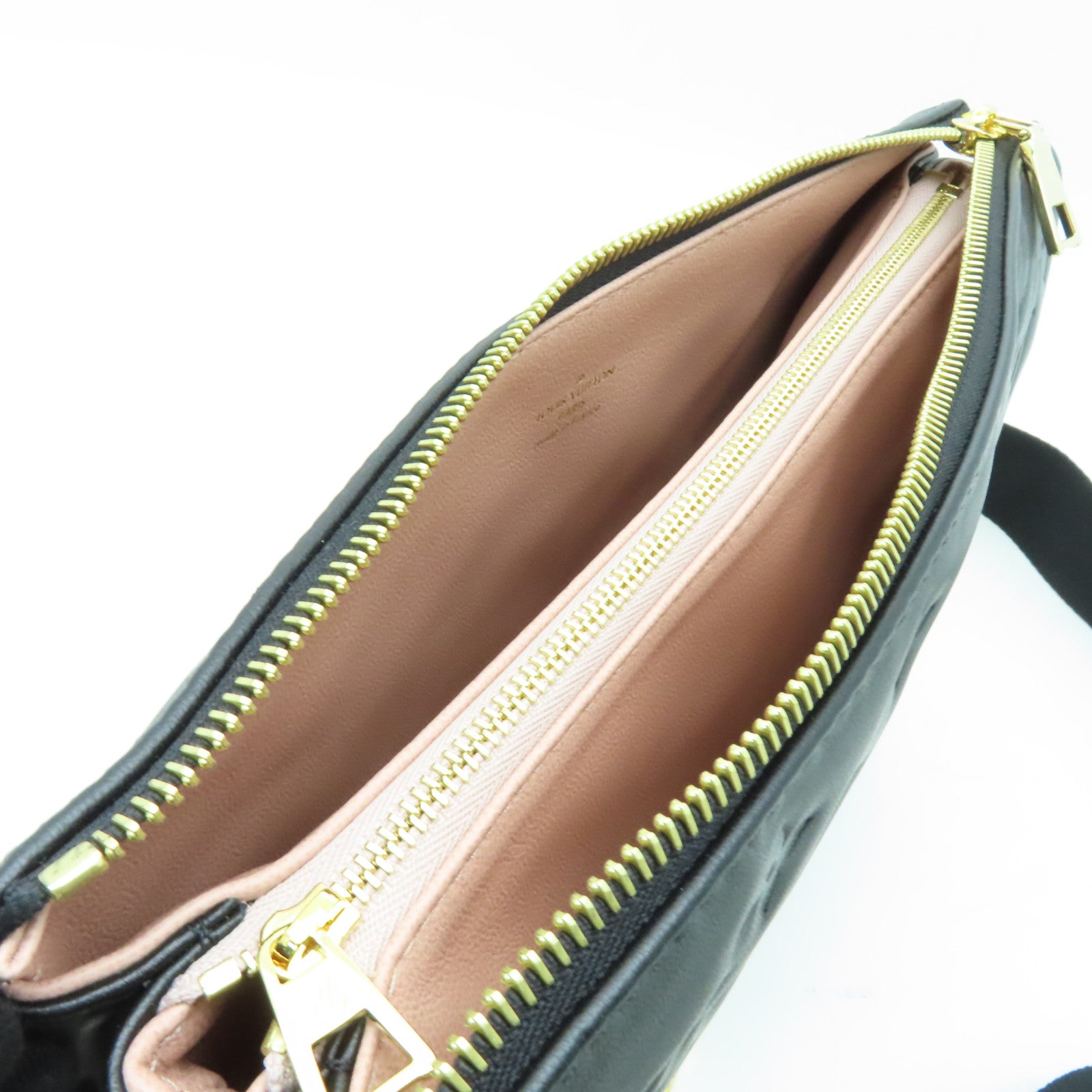 LOUIS VUITTON 【激減優惠】羊皮皮革Coussin PM金扣手挽肩背兩用袋黑色
