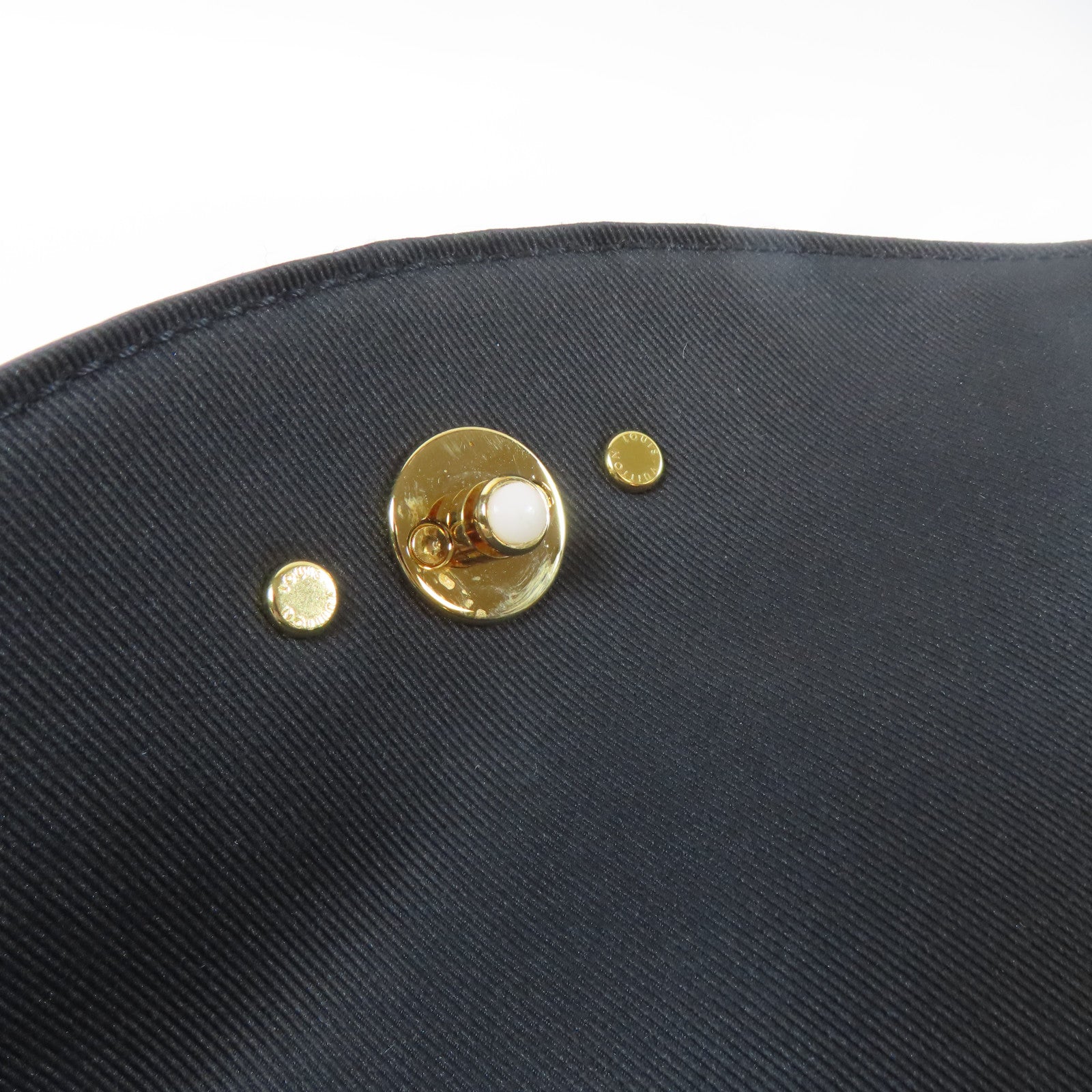 LOUIS VUITTON Monogram Empreinte Blanche BB金扣肩背袋黑色
