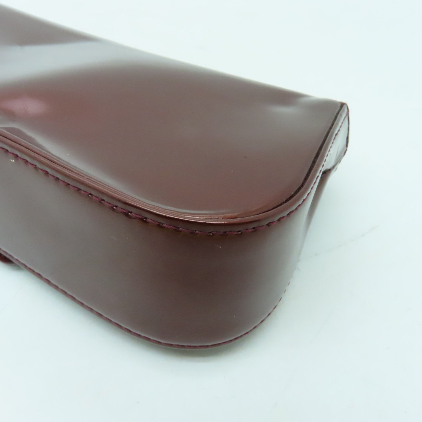 LOUIS VUITTON Vernis Pochette Sauvie金扣手拿包啡色