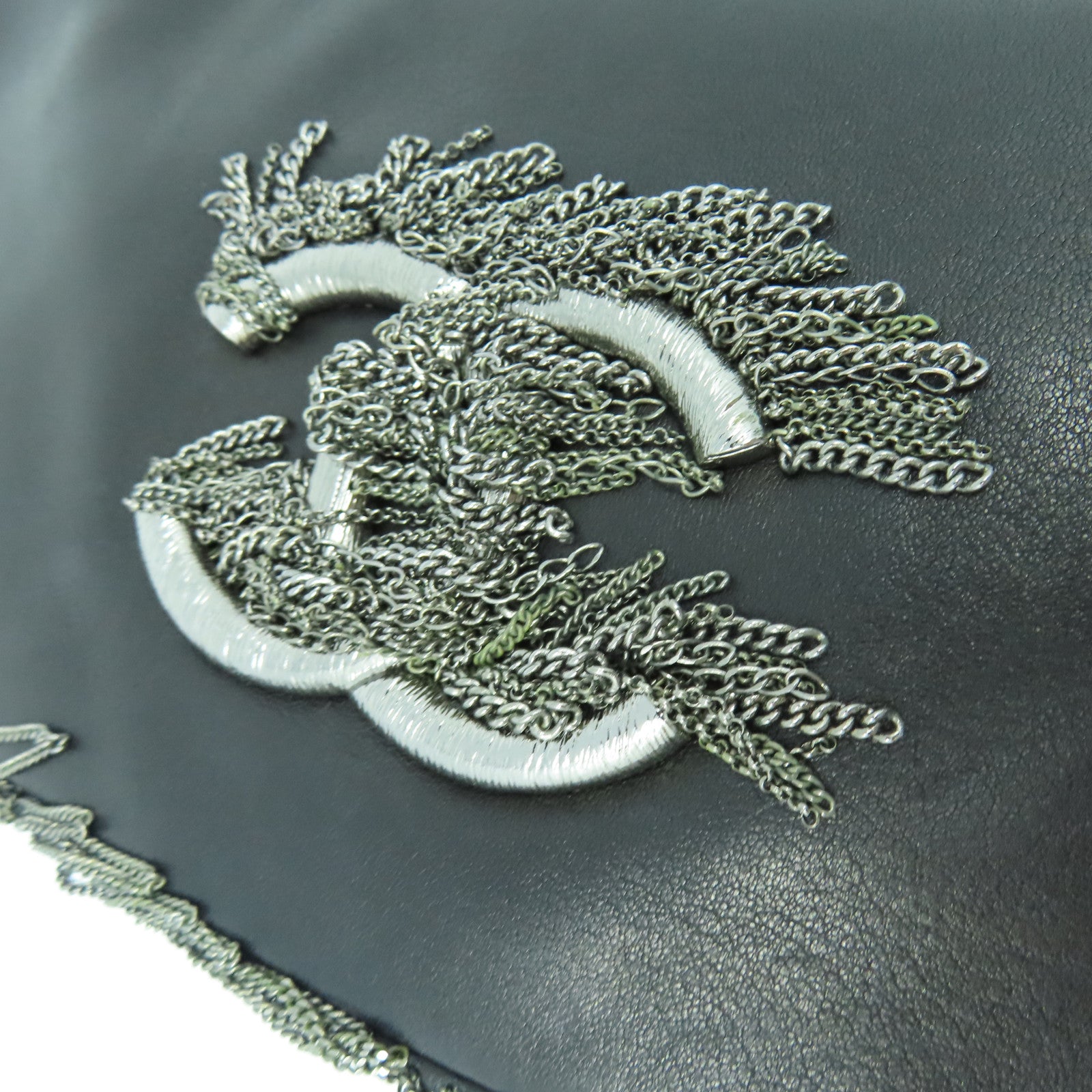 CHANEL 羊皮皮革Chain Shoulder金扣鏈帶肩背袋黑色