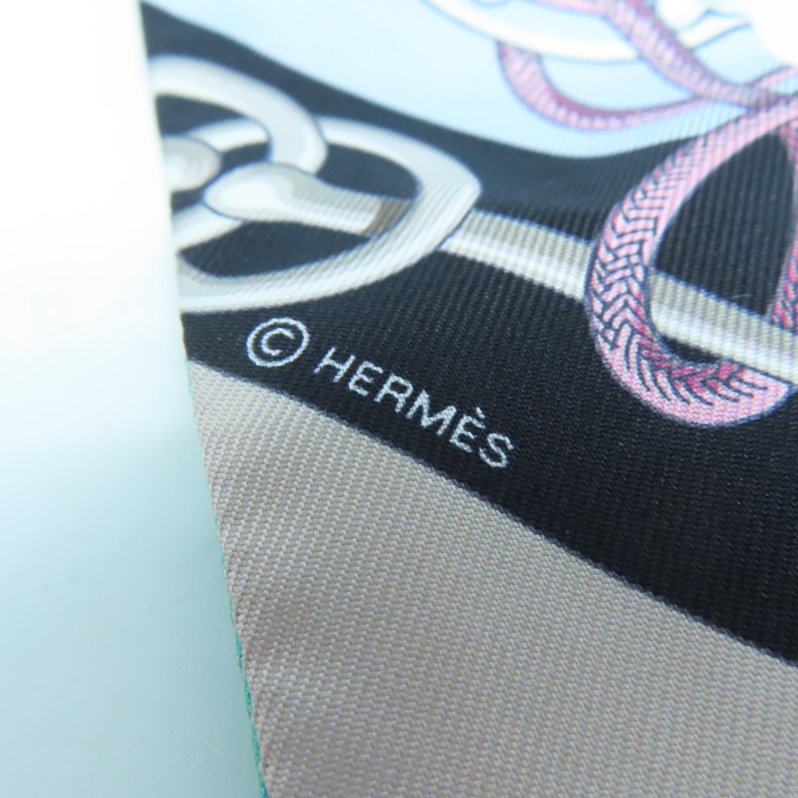 HERMES 【激減優惠】絲質Twilly Scarf絲巾黑色
