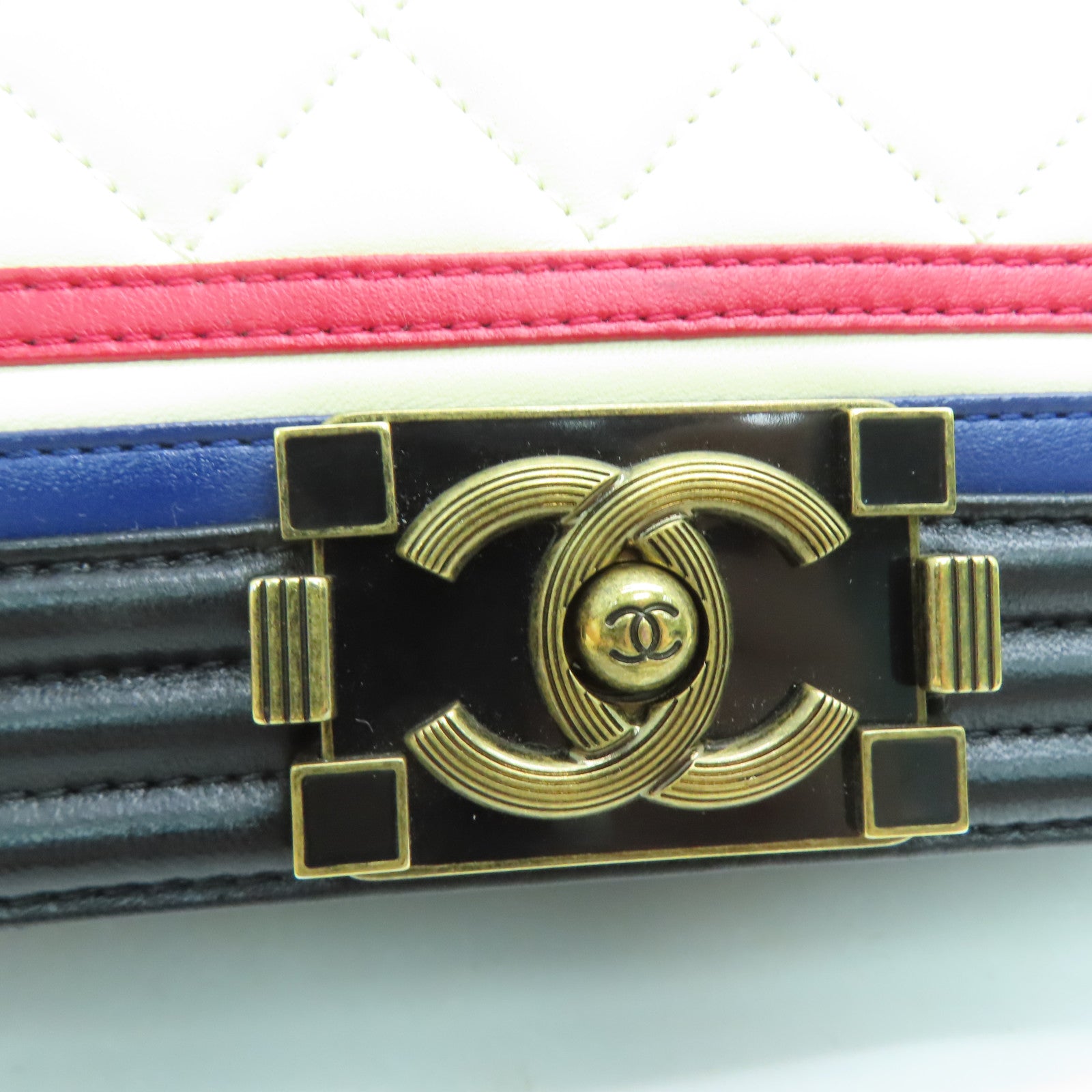 CHANEL 菱格牛皮皮革Boy 25cm金扣肩背袋黑色/白色/紅色/藍色