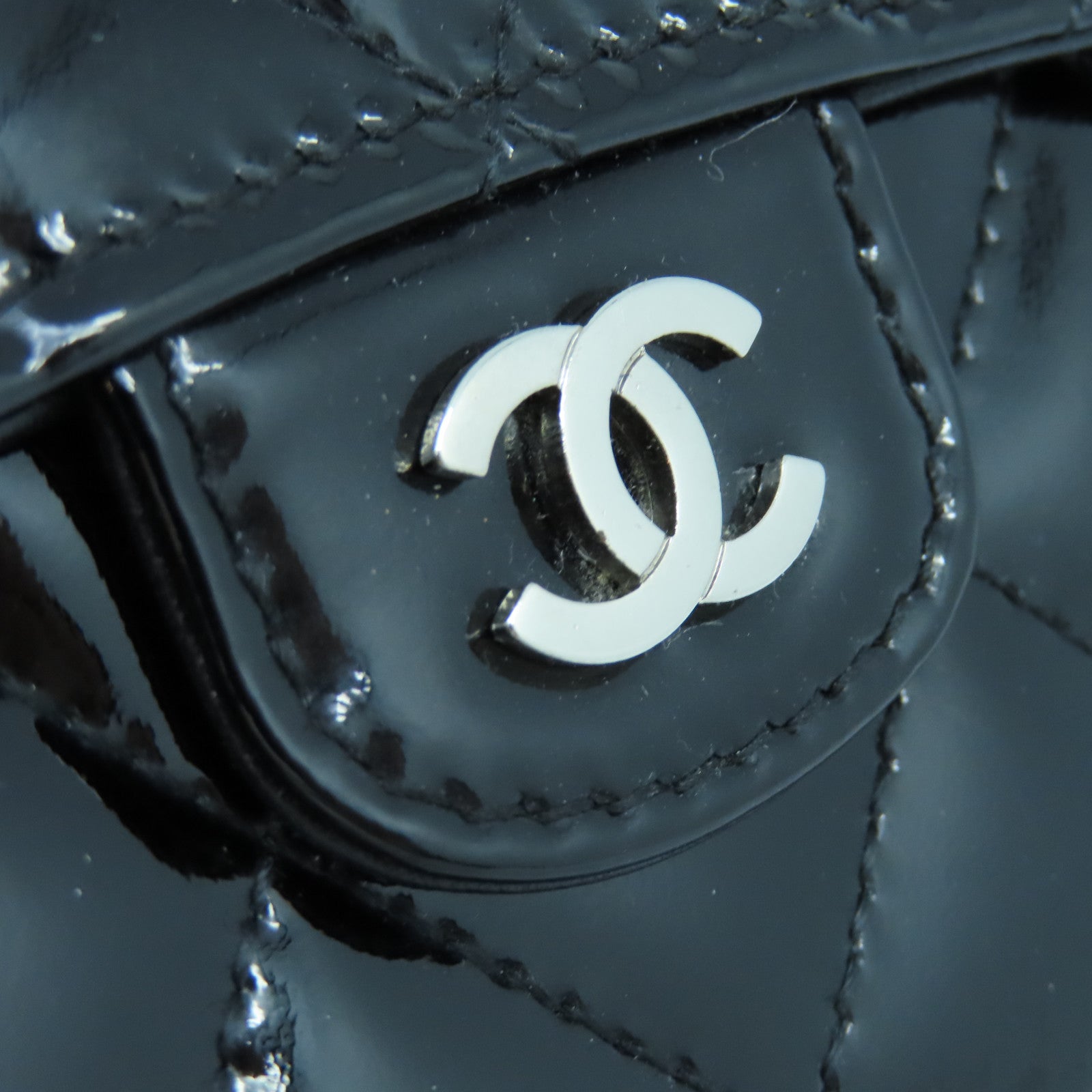 CHANEL Rhombus Patent Leather Card Case Silver Buckle Card Holder Black