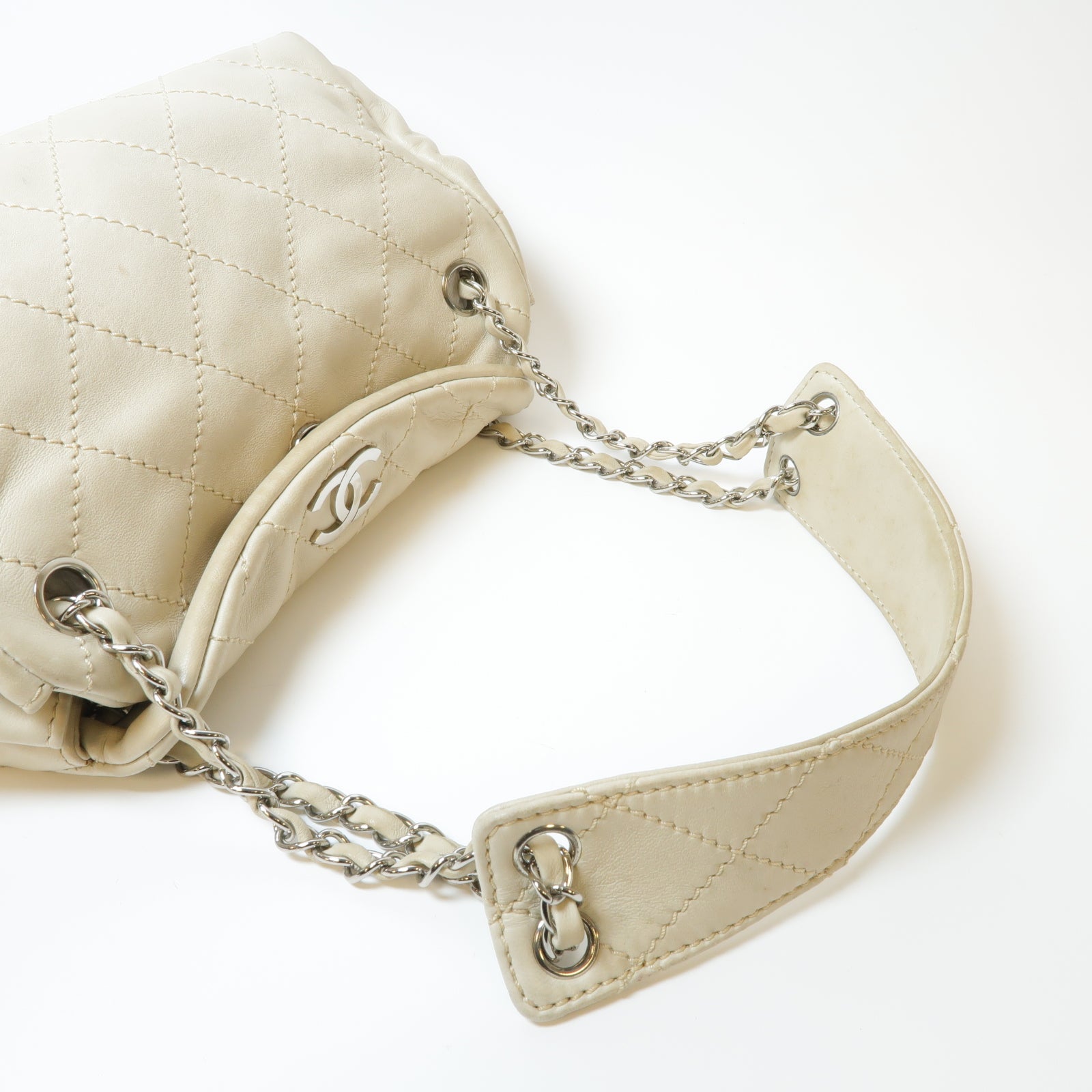 CHANEL 菱格羊皮皮革Chain Shoulder銀扣鏈帶肩背袋米色