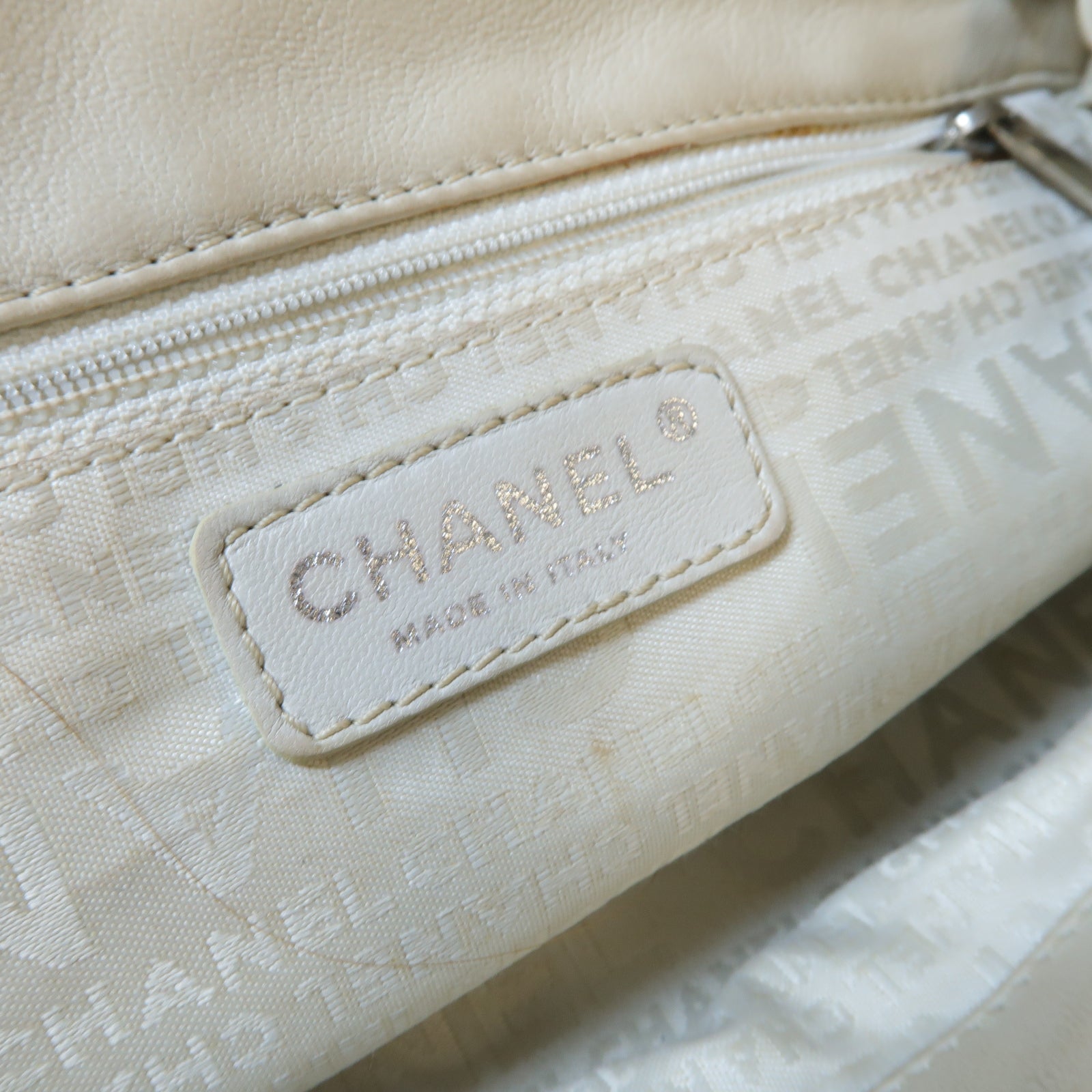 CHANEL 菱格羊皮皮革Chain Shoulder銀扣鏈帶肩背袋米色