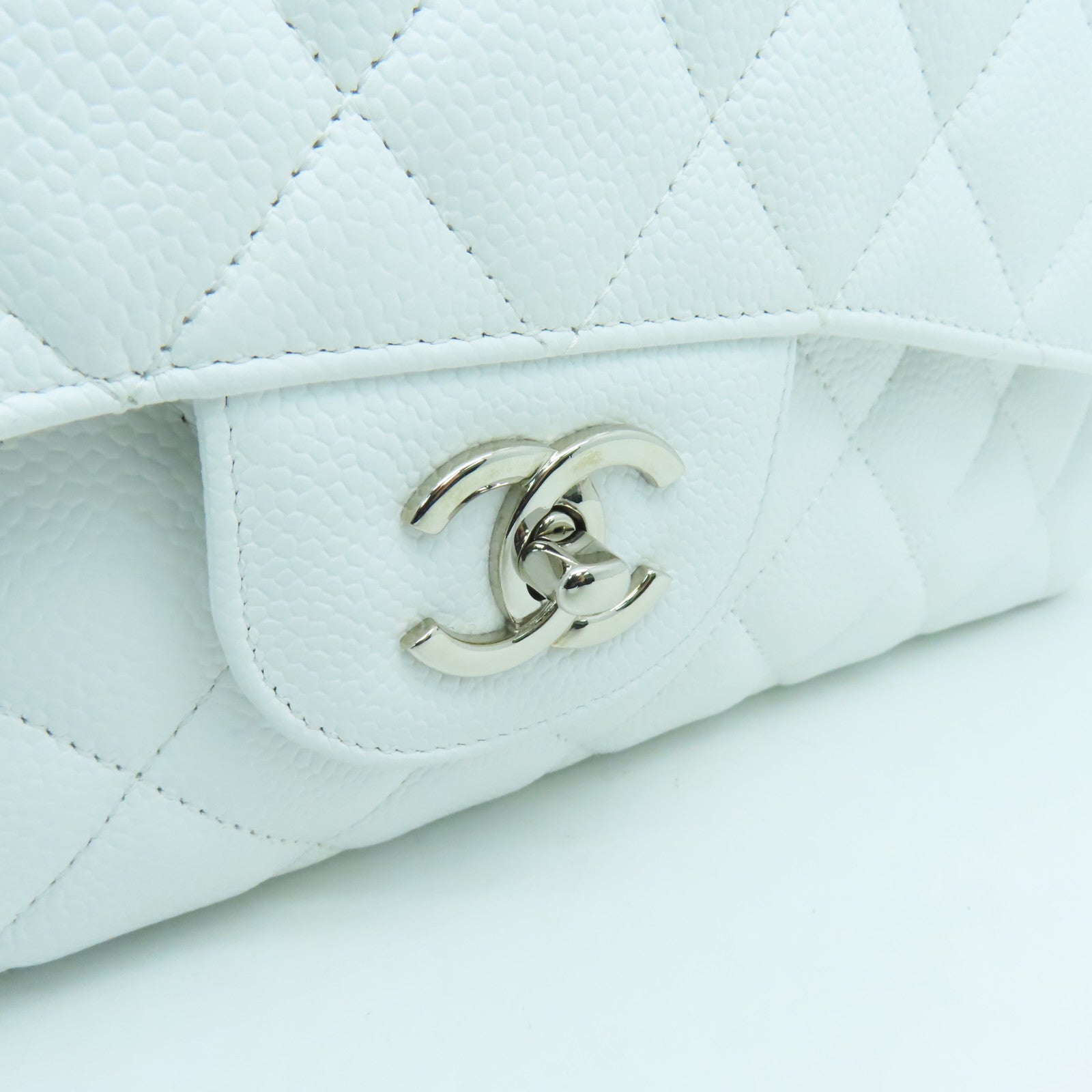 CHANEL Caviar Leather Classic Maxi Jumbo Silver Buckle Chain Shoulder Bag White