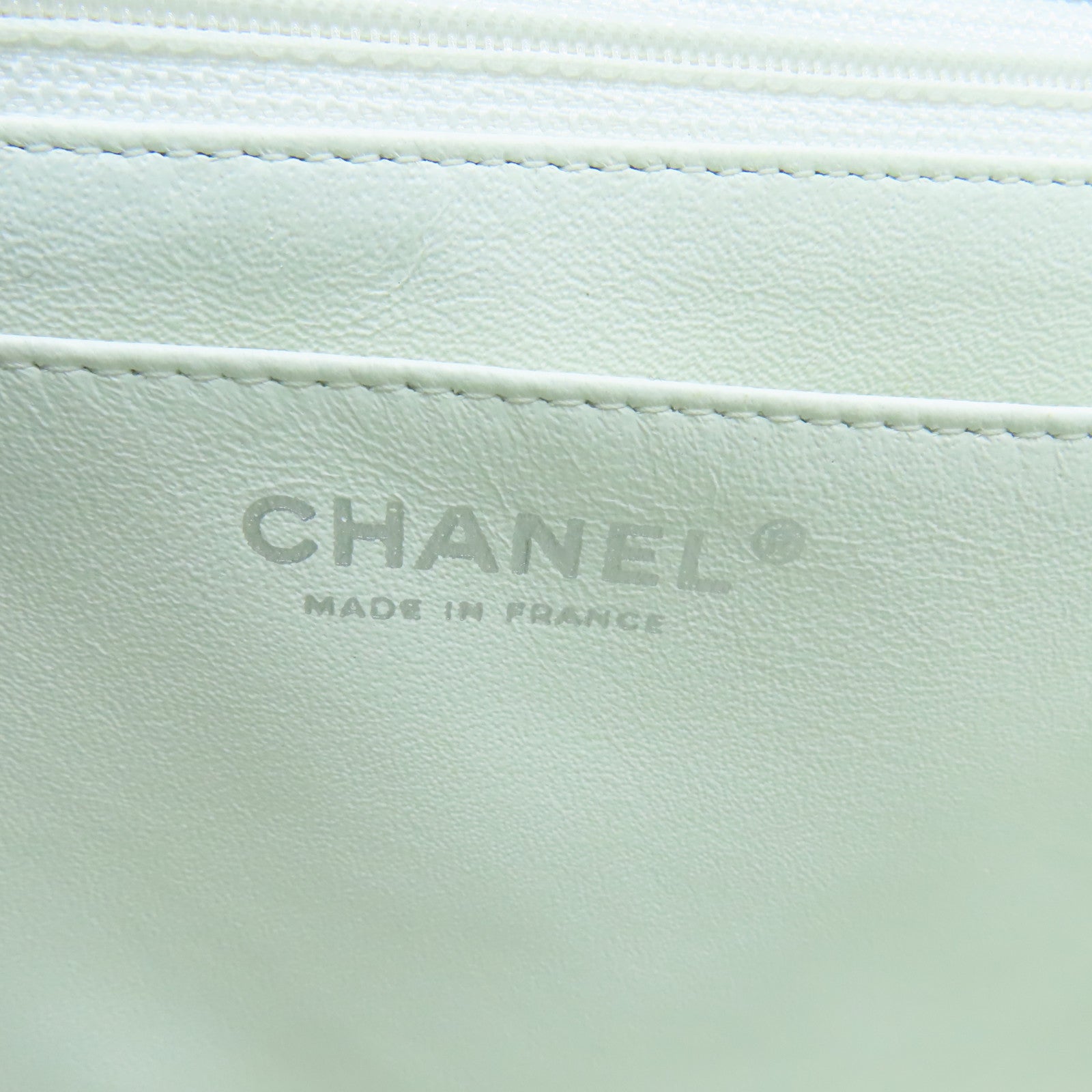 CHANEL Caviar Leather Classic Maxi Jumbo Silver Buckle Chain Shoulder Bag White