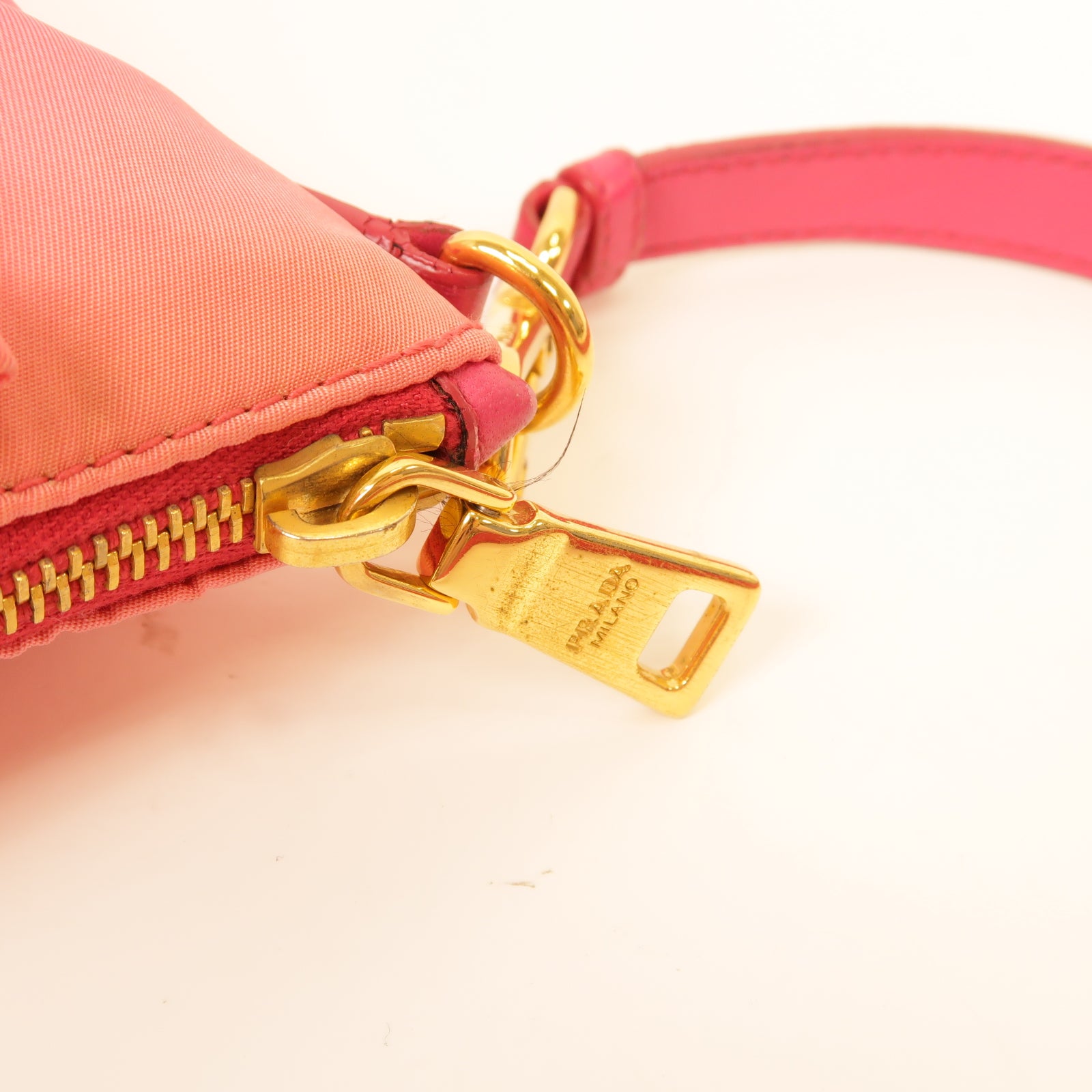 PRADA 尼龍Shoulder Bag金扣肩背袋粉紅色