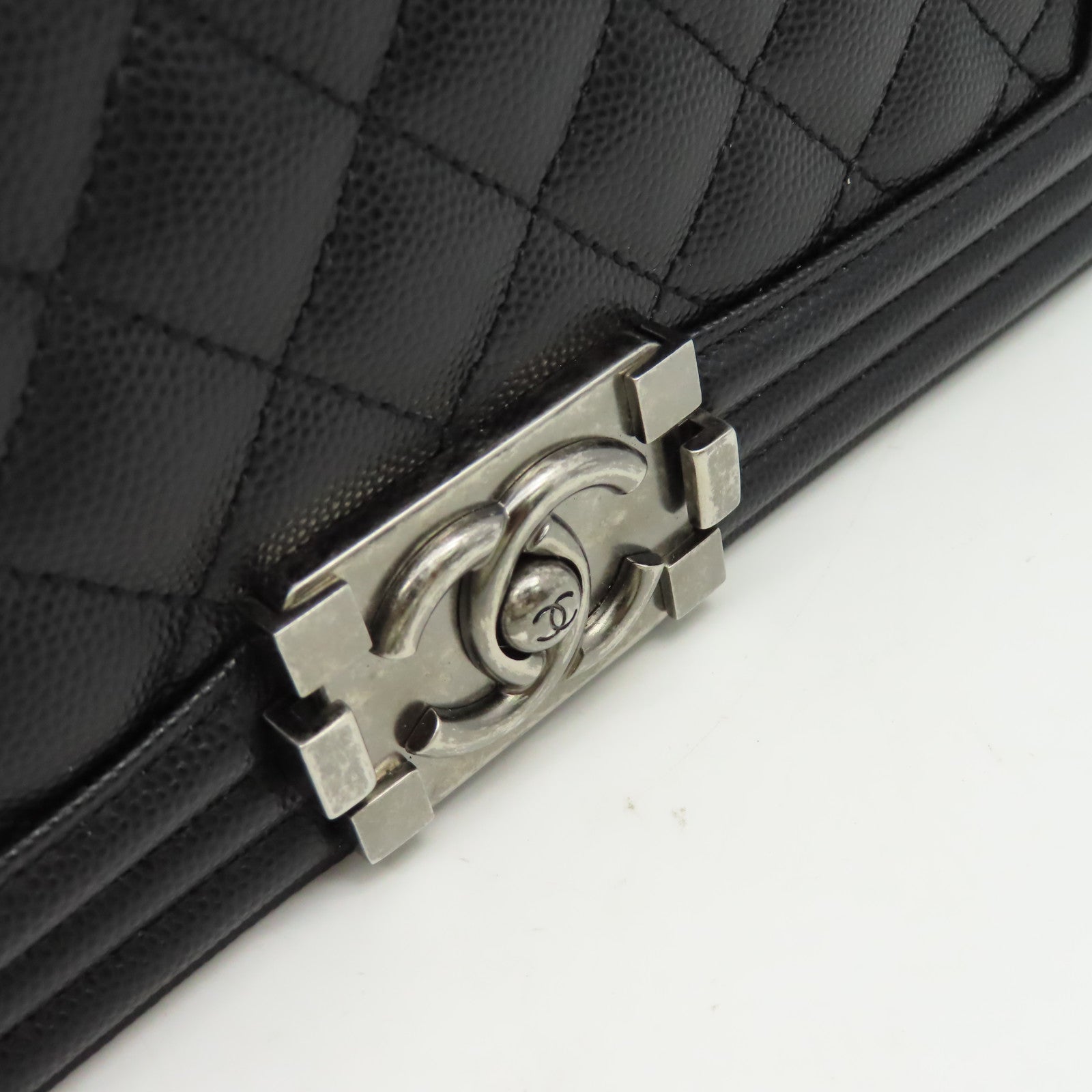 CHANEL 菱格Caviar皮革Boy Chanel 25銀扣鏈帶肩背袋黑色