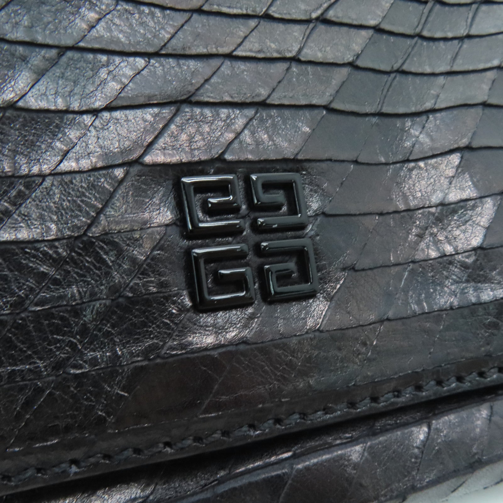 GIVENCHY 牛皮皮革Chain Shoulder Bag金扣肩背袋黑色