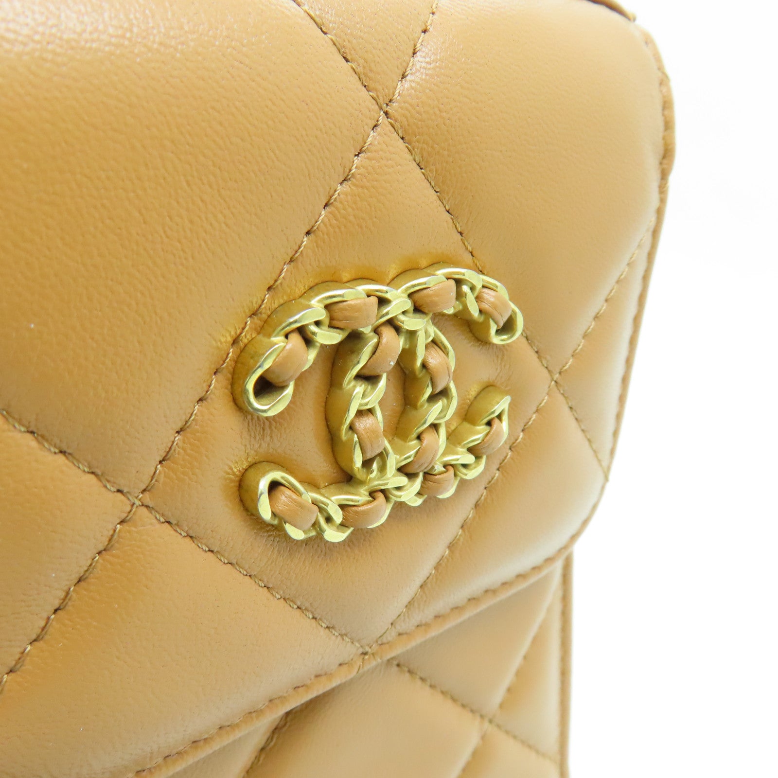 CHANEL 菱格羊皮皮革Chanel 19 Phone Holder with Chain金扣鏈帶肩背袋啡色