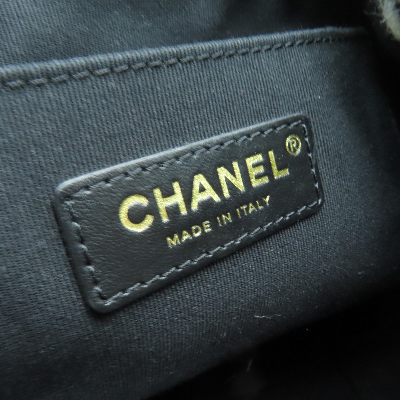 CHANEL 斜紋軟呢Backpack金扣背包黒色/白色