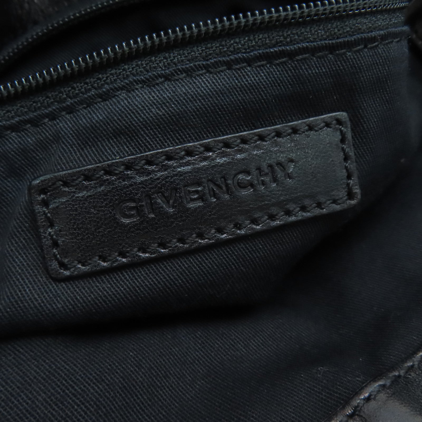 GIVENCHY 牛皮皮革Chain Shoulder Bag金扣肩背袋黑色