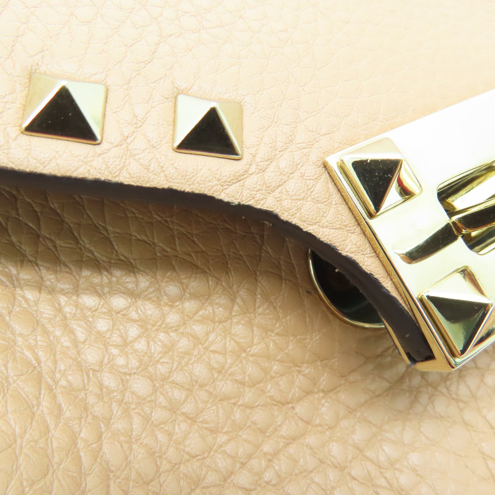 Valentino 牛皮皮革Shoulder Bag金扣肩背袋米色