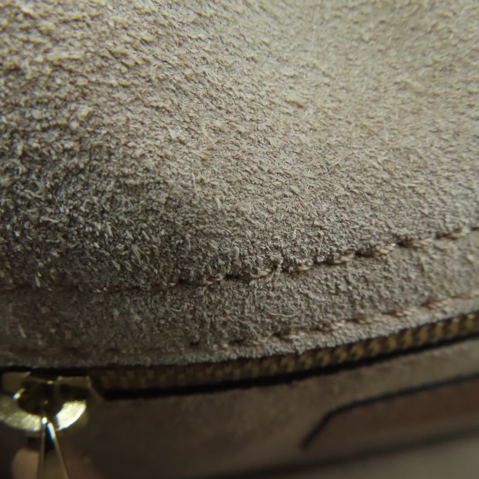 Valentino 牛皮皮革Shoulder Bag金扣肩背袋米色
