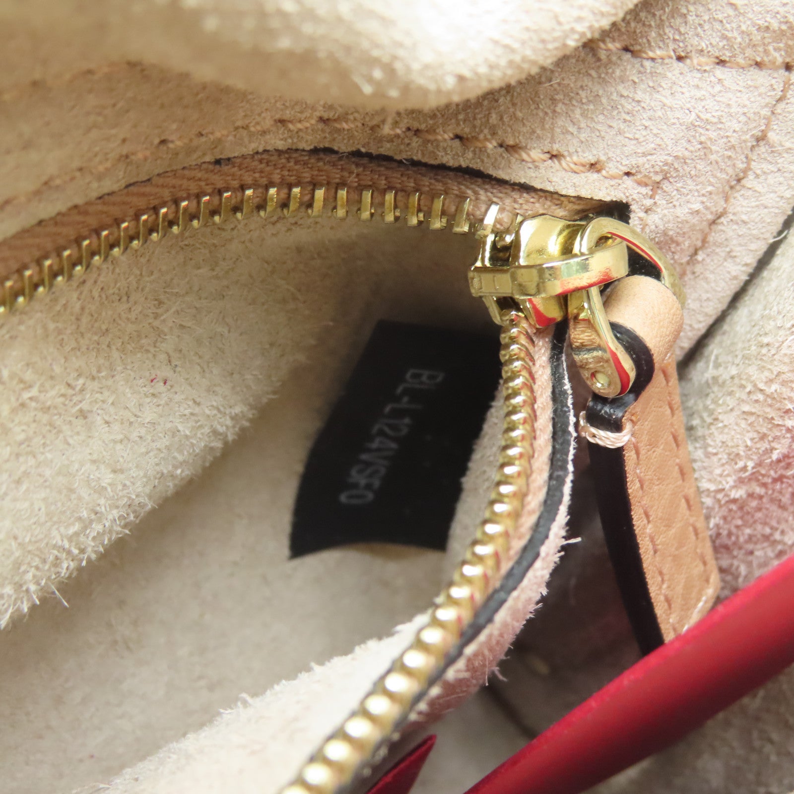 Valentino 牛皮皮革Shoulder Bag金扣肩背袋米色