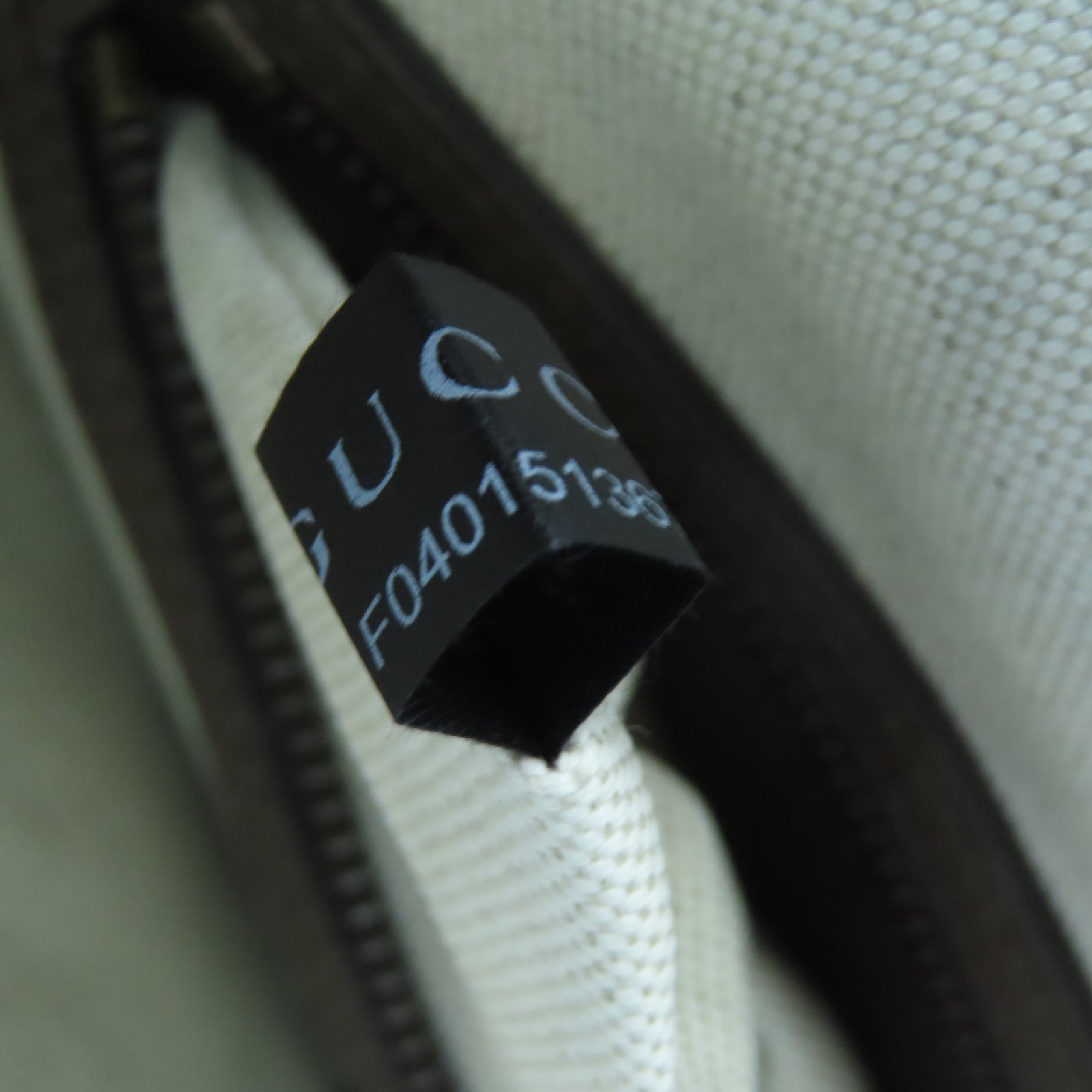 GUCCI 塗層帆布金扣肩背袋棕色