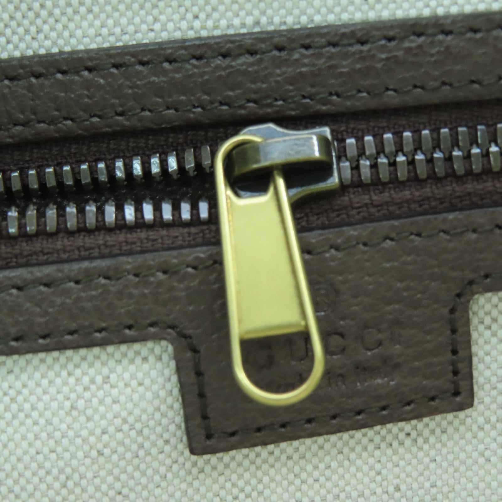 GUCCI 塗層帆布金扣肩背袋棕色