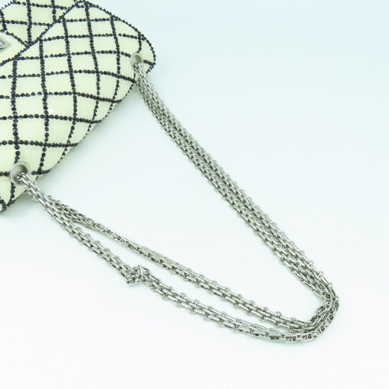 CHANEL 菱格帆布Chain Shoulder銀扣鏈帶肩背袋白色